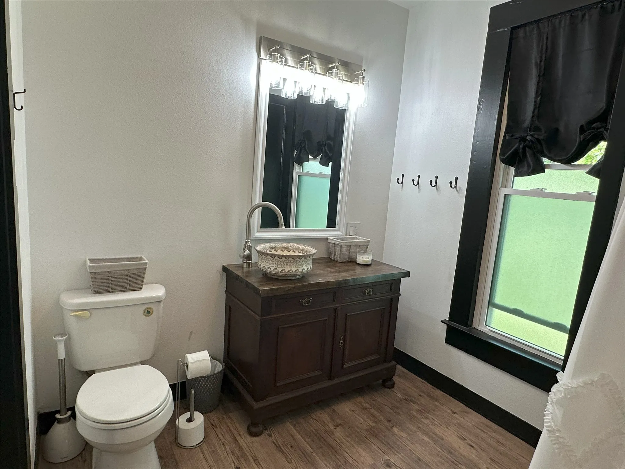 Single Family Residence For Sale in Hill County , 506 NE 3rd Street, Hubbard, Texas 76648, 3 Bedrooms, 2 Bathrooms, Garage spaces, 1,938 Sqft, built in 1945, Preowned, Price $199,000, mls#21258072, Real Estate Agent in Hubbard, Homes For Sale in Hill county, Homes For Sale in Hubbard, Realtor in Hubbard Texas, Real Estate Brokerage Independent Realty Texas, Luminita Cordes Realtor