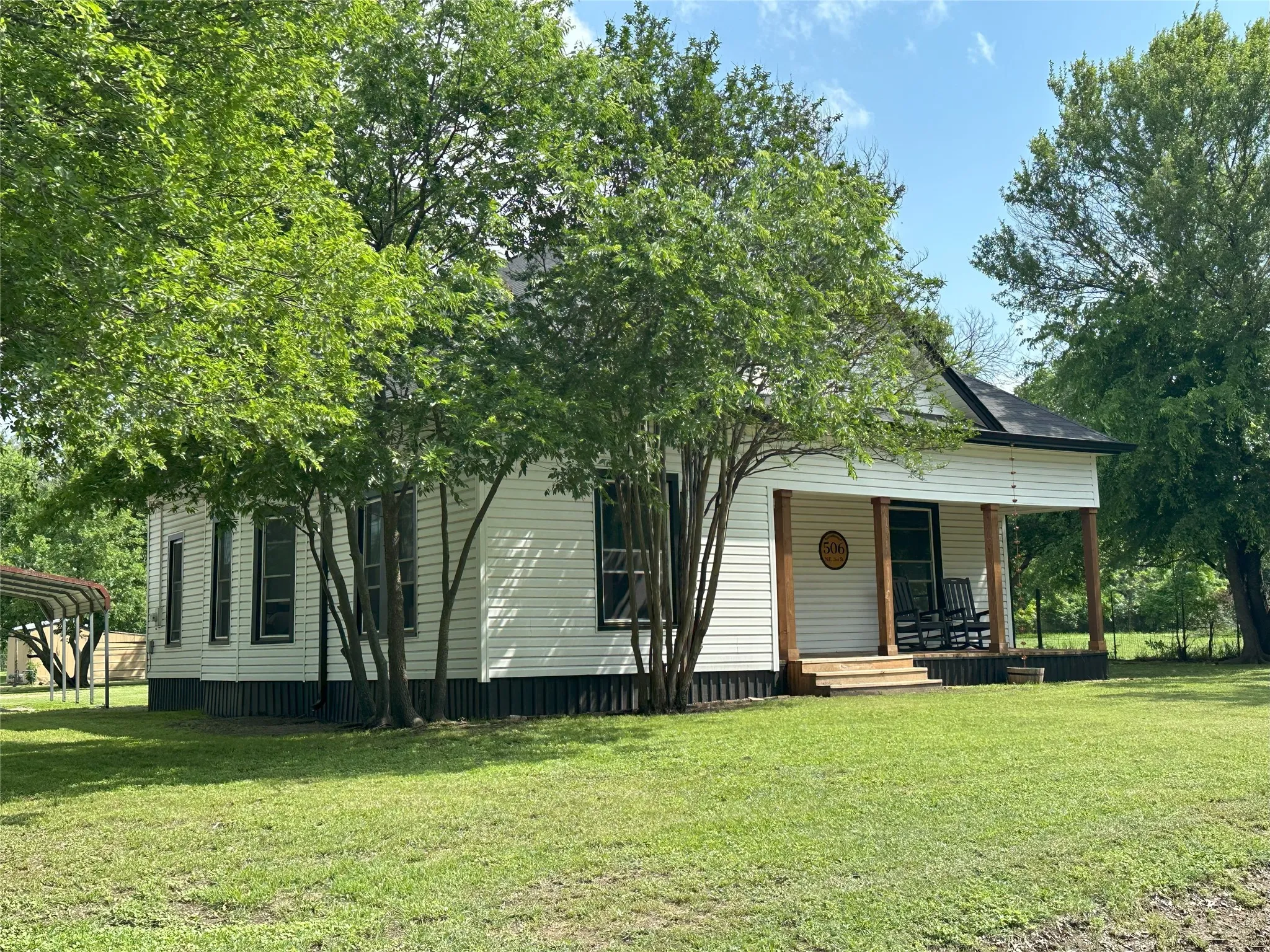 Single Family Residence For Sale in Hill County , 506 NE 3rd Street, Hubbard, Texas 76648, 3 Bedrooms, 2 Bathrooms, Garage spaces, 1,938 Sqft, built in 1945, Preowned, Price $199,000, mls#21258072, Real Estate Agent in Hubbard, Homes For Sale in Hill county, Homes For Sale in Hubbard, Realtor in Hubbard Texas, Real Estate Brokerage Independent Realty Texas, Luminita Cordes Realtor