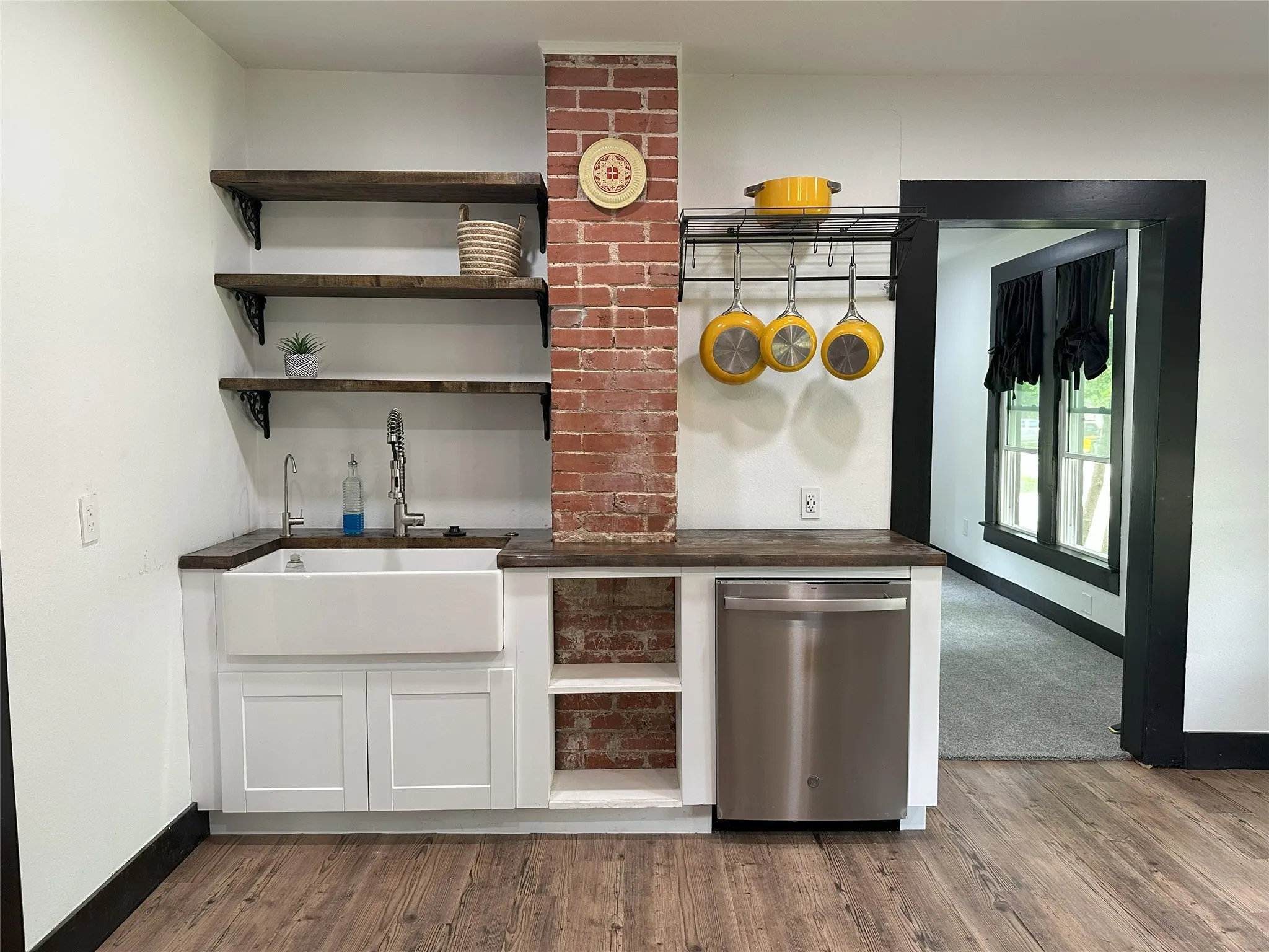 Single Family Residence For Sale in Hill County , 506 NE 3rd Street, Hubbard, Texas 76648, 3 Bedrooms, 2 Bathrooms, Garage spaces, 1,938 Sqft, built in 1945, Preowned, Price $199,000, mls#21258072, Real Estate Agent in Hubbard, Homes For Sale in Hill county, Homes For Sale in Hubbard, Realtor in Hubbard Texas, Real Estate Brokerage Independent Realty Texas, Luminita Cordes Realtor