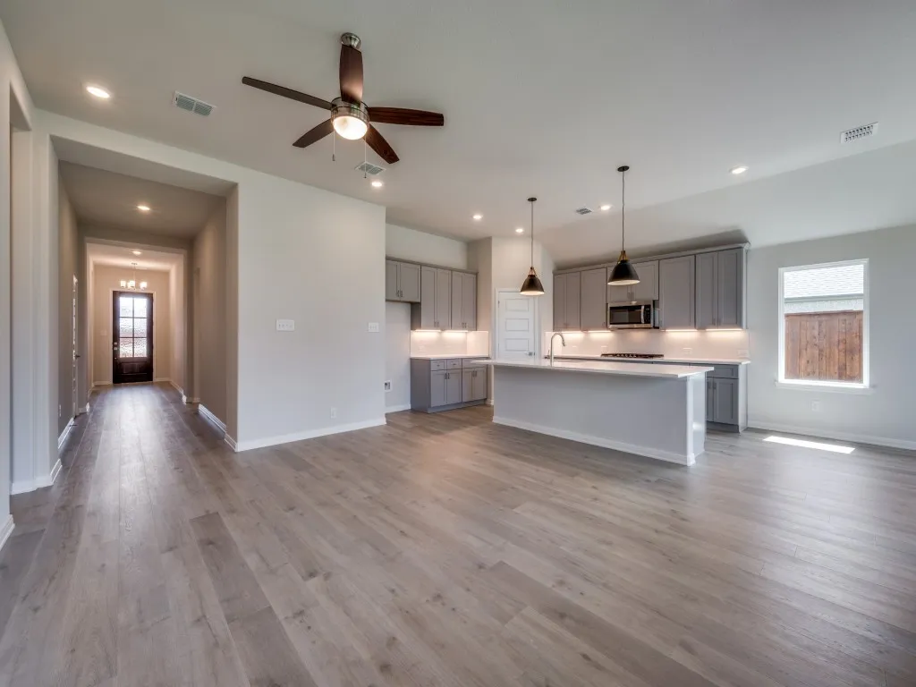 Welcome into your new open & flowing dream home!