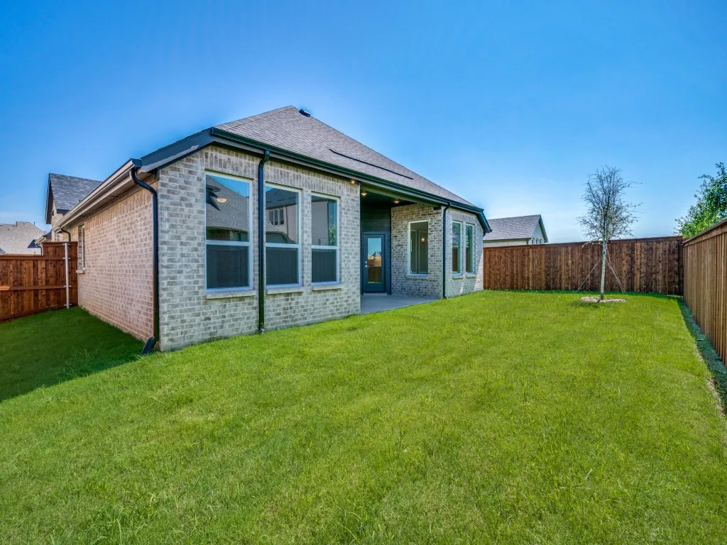 You'll find a spacious, fenced back yard and covered patio offering ample space for outdoor family fun time in this beautiful home!