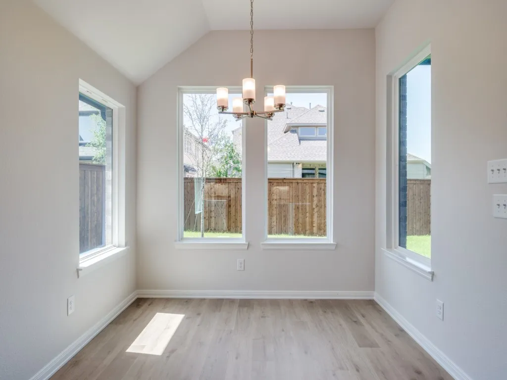 With windows everywhere you look, this lovely dining room is prefect for any occasion!
