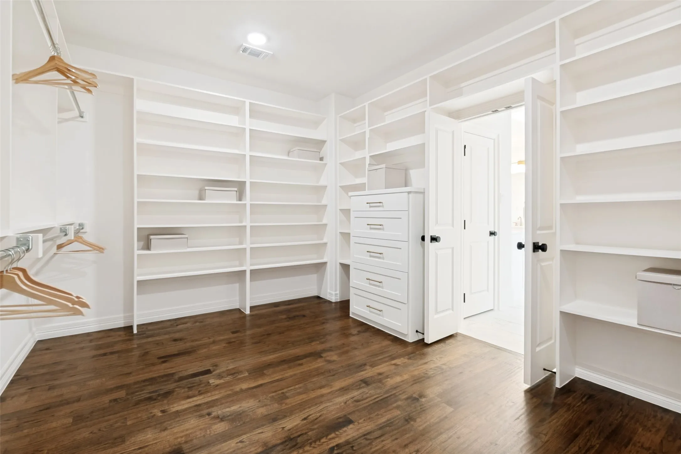 Single Family Residence For Sale in Dallas County , 6167 Velasco Avenue, Dallas, Texas 75214, 5 Bedroom, 5 Bathroom, 2 Garage spaces, 4,755 Sqft, built in 2025, New Construction - Complete, mls#21256261, Real Estate Agent in Dallas, Homes For Sale in Dallas county, Homes For Sale in Dallas, Realtor in Dallas Texas, Real Estate Brokerage Independent Realty Texas, Luminita Cordes Realtor