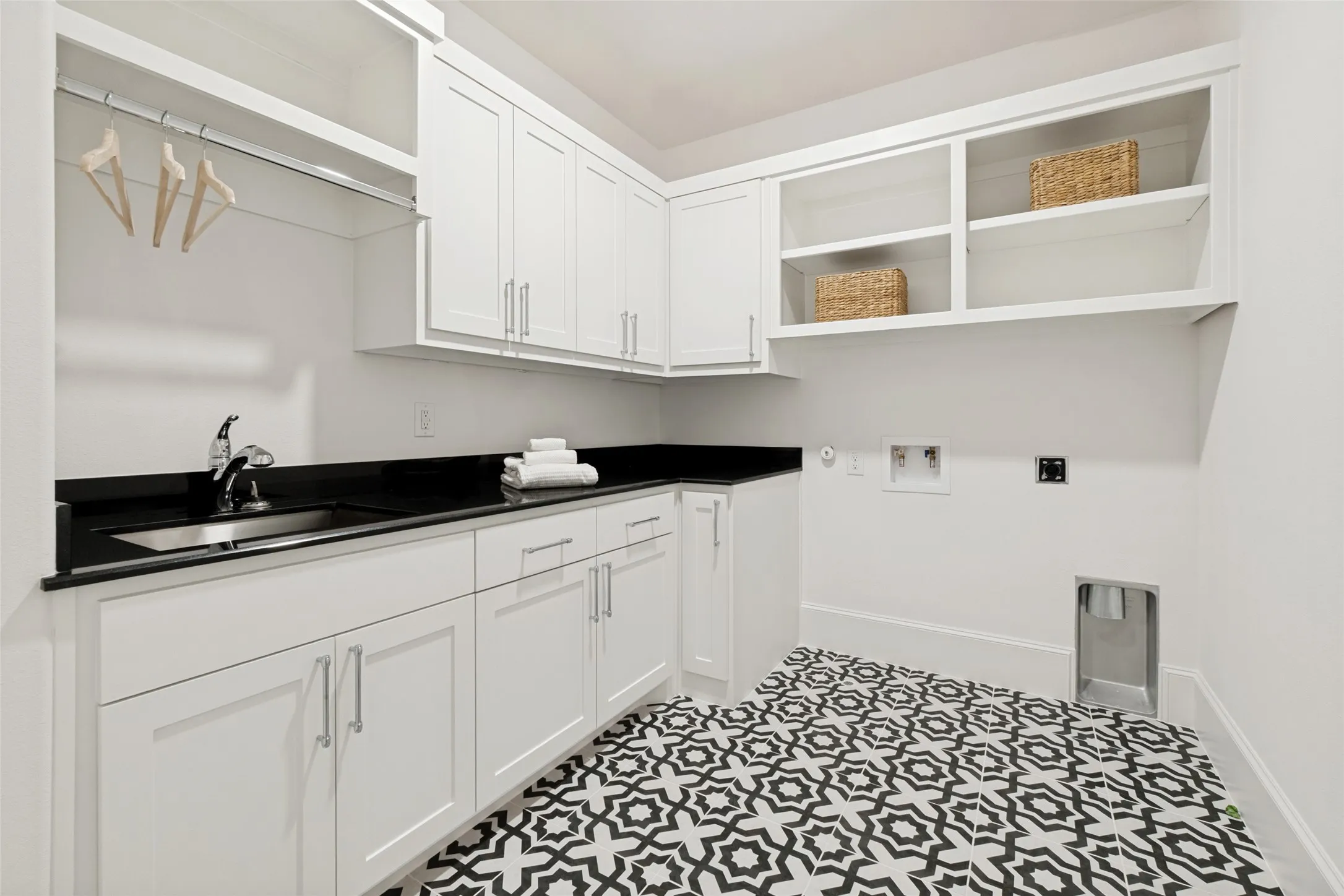 Single Family Residence For Sale in Dallas County , 6167 Velasco Avenue, Dallas, Texas 75214, 5 Bedroom, 5 Bathroom, 2 Garage spaces, 4,755 Sqft, built in 2025, New Construction - Complete, mls#21256261, Real Estate Agent in Dallas, Homes For Sale in Dallas county, Homes For Sale in Dallas, Realtor in Dallas Texas, Real Estate Brokerage Independent Realty Texas, Luminita Cordes Realtor