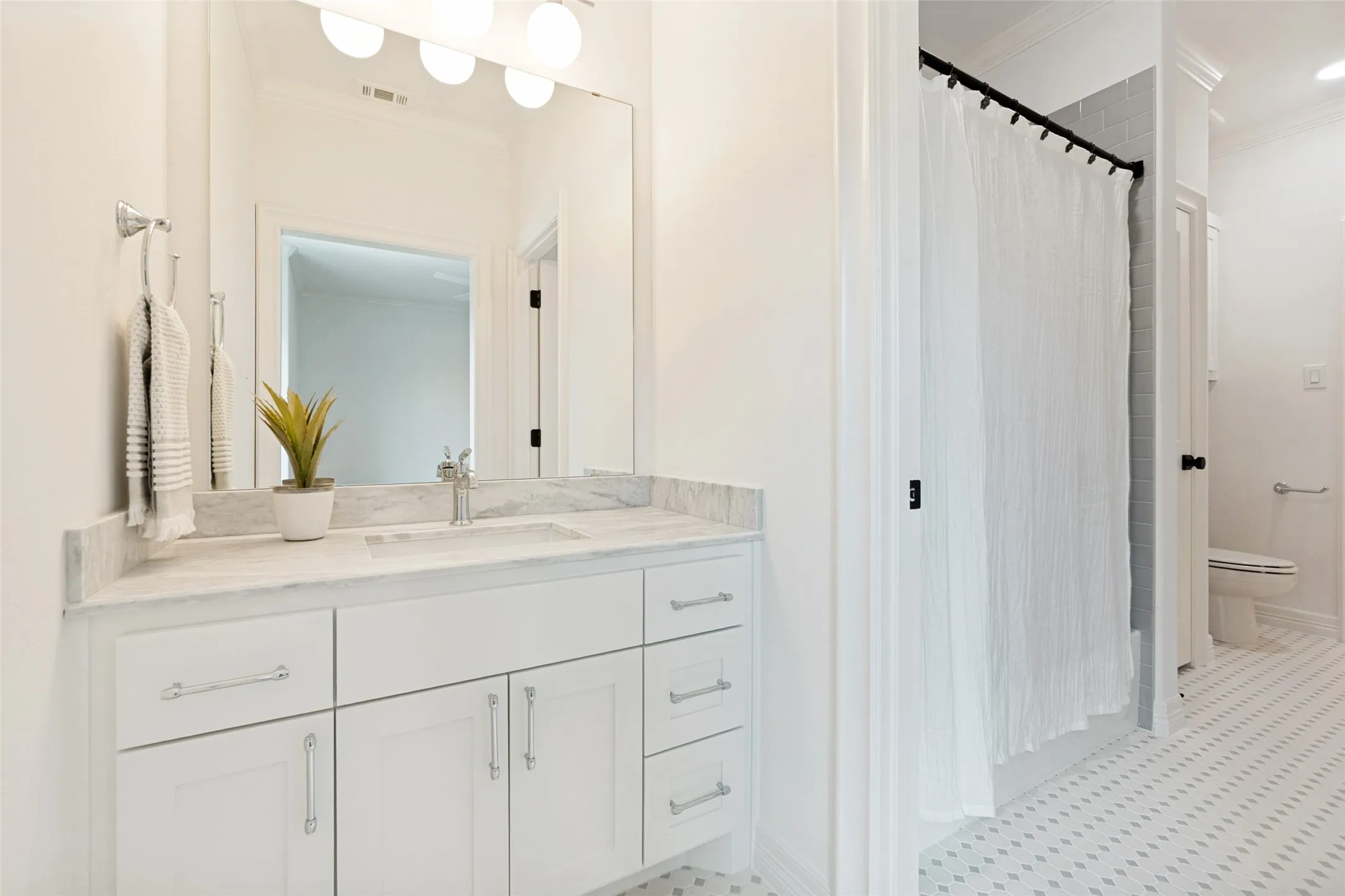 Single Family Residence For Sale in Dallas County , 6167 Velasco Avenue, Dallas, Texas 75214, 5 Bedroom, 5 Bathroom, 2 Garage spaces, 4,755 Sqft, built in 2025, New Construction - Complete, mls#21256261, Real Estate Agent in Dallas, Homes For Sale in Dallas county, Homes For Sale in Dallas, Realtor in Dallas Texas, Real Estate Brokerage Independent Realty Texas, Luminita Cordes Realtor