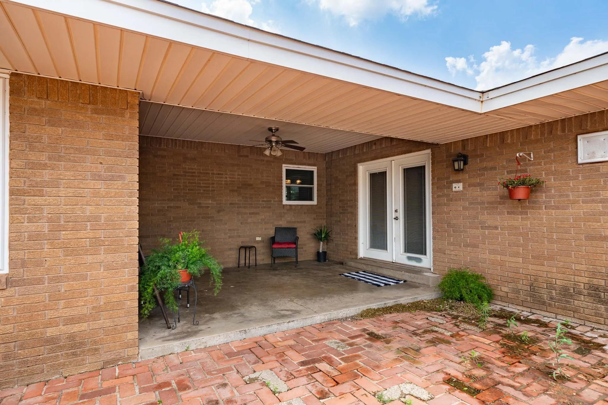 Single Family Residence For Sale in Baylor County , 1001 E Nevada, Seymour, Texas 76380, 3 Bedroom, 3 Bathroom, 2 Garage spaces, 2,359 Sqft, built in 1965, Preowned, mls#21257942, Real Estate Agent in Seymour, Homes For Sale in Baylor county, Homes For Sale in Seymour, Realtor in Seymour Texas, Real Estate Brokerage Independent Realty Texas, Luminita Cordes Realtor