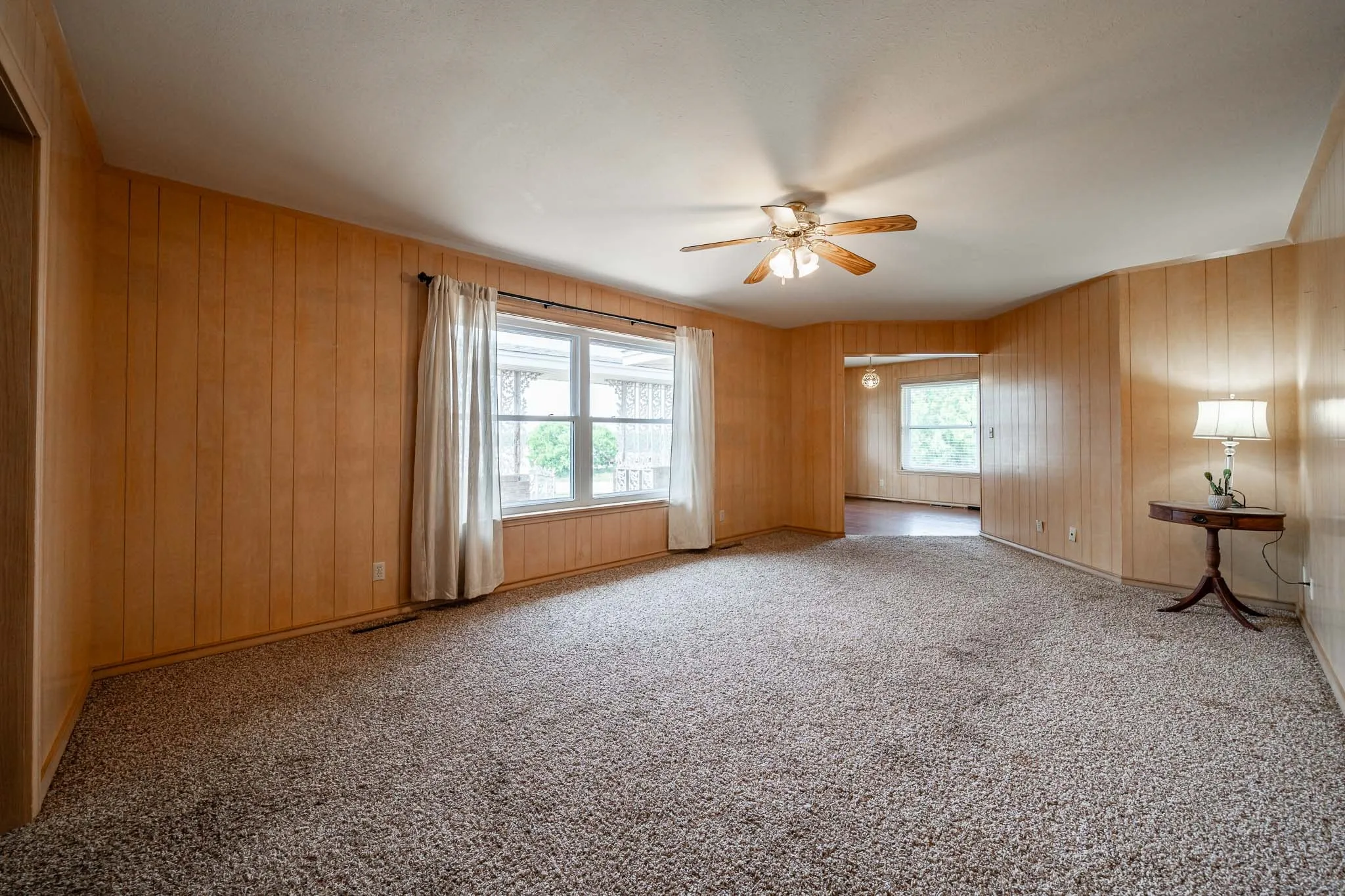 Single Family Residence For Sale in Baylor County , 1001 E Nevada, Seymour, Texas 76380, 3 Bedroom, 3 Bathroom, 2 Garage spaces, 2,359 Sqft, built in 1965, Preowned, mls#21257942, Real Estate Agent in Seymour, Homes For Sale in Baylor county, Homes For Sale in Seymour, Realtor in Seymour Texas, Real Estate Brokerage Independent Realty Texas, Luminita Cordes Realtor
