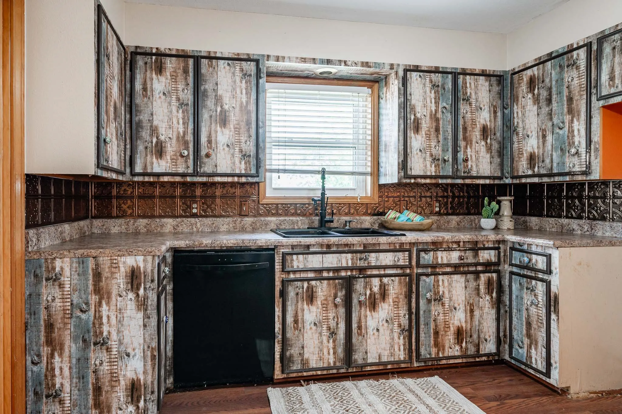Single Family Residence For Sale in Baylor County , 1001 E Nevada, Seymour, Texas 76380, 3 Bedroom, 3 Bathroom, 2 Garage spaces, 2,359 Sqft, built in 1965, Preowned, mls#21257942, Real Estate Agent in Seymour, Homes For Sale in Baylor county, Homes For Sale in Seymour, Realtor in Seymour Texas, Real Estate Brokerage Independent Realty Texas, Luminita Cordes Realtor