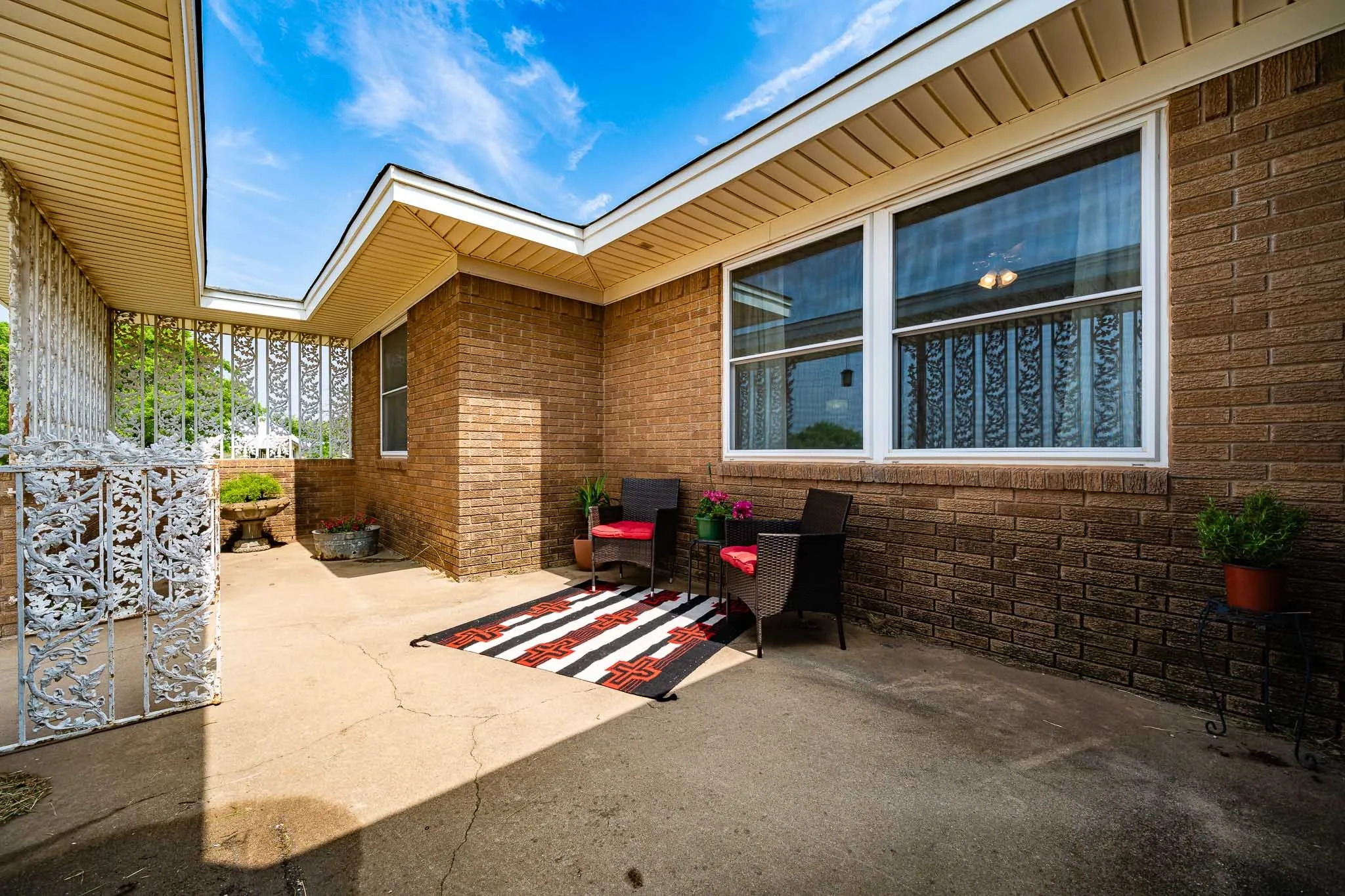 Single Family Residence For Sale in Baylor County , 1001 E Nevada, Seymour, Texas 76380, 3 Bedroom, 3 Bathroom, 2 Garage spaces, 2,359 Sqft, built in 1965, Preowned, mls#21257942, Real Estate Agent in Seymour, Homes For Sale in Baylor county, Homes For Sale in Seymour, Realtor in Seymour Texas, Real Estate Brokerage Independent Realty Texas, Luminita Cordes Realtor