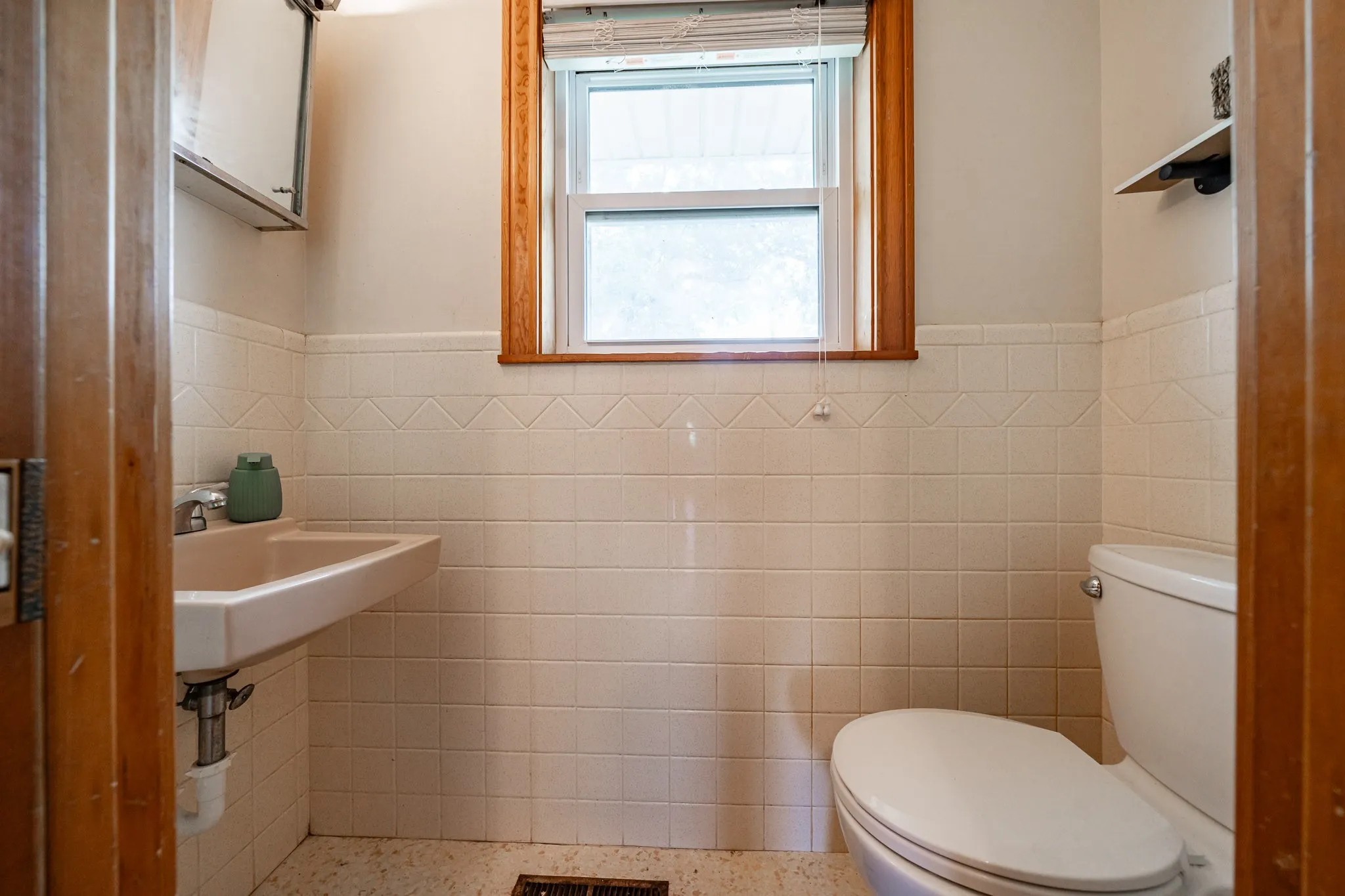 Single Family Residence For Sale in Baylor County , 1001 E Nevada, Seymour, Texas 76380, 3 Bedroom, 3 Bathroom, 2 Garage spaces, 2,359 Sqft, built in 1965, Preowned, mls#21257942, Real Estate Agent in Seymour, Homes For Sale in Baylor county, Homes For Sale in Seymour, Realtor in Seymour Texas, Real Estate Brokerage Independent Realty Texas, Luminita Cordes Realtor