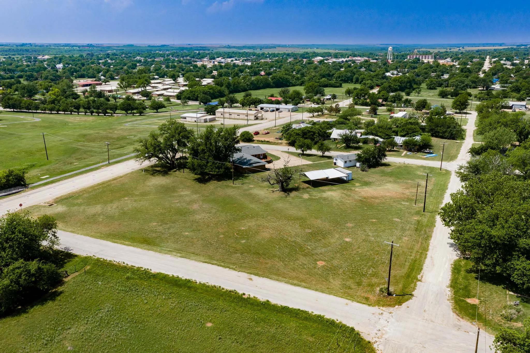 Single Family Residence For Sale in Baylor County , 1001 E Nevada, Seymour, Texas 76380, 3 Bedroom, 3 Bathroom, 2 Garage spaces, 2,359 Sqft, built in 1965, Preowned, mls#21257942, Real Estate Agent in Seymour, Homes For Sale in Baylor county, Homes For Sale in Seymour, Realtor in Seymour Texas, Real Estate Brokerage Independent Realty Texas, Luminita Cordes Realtor