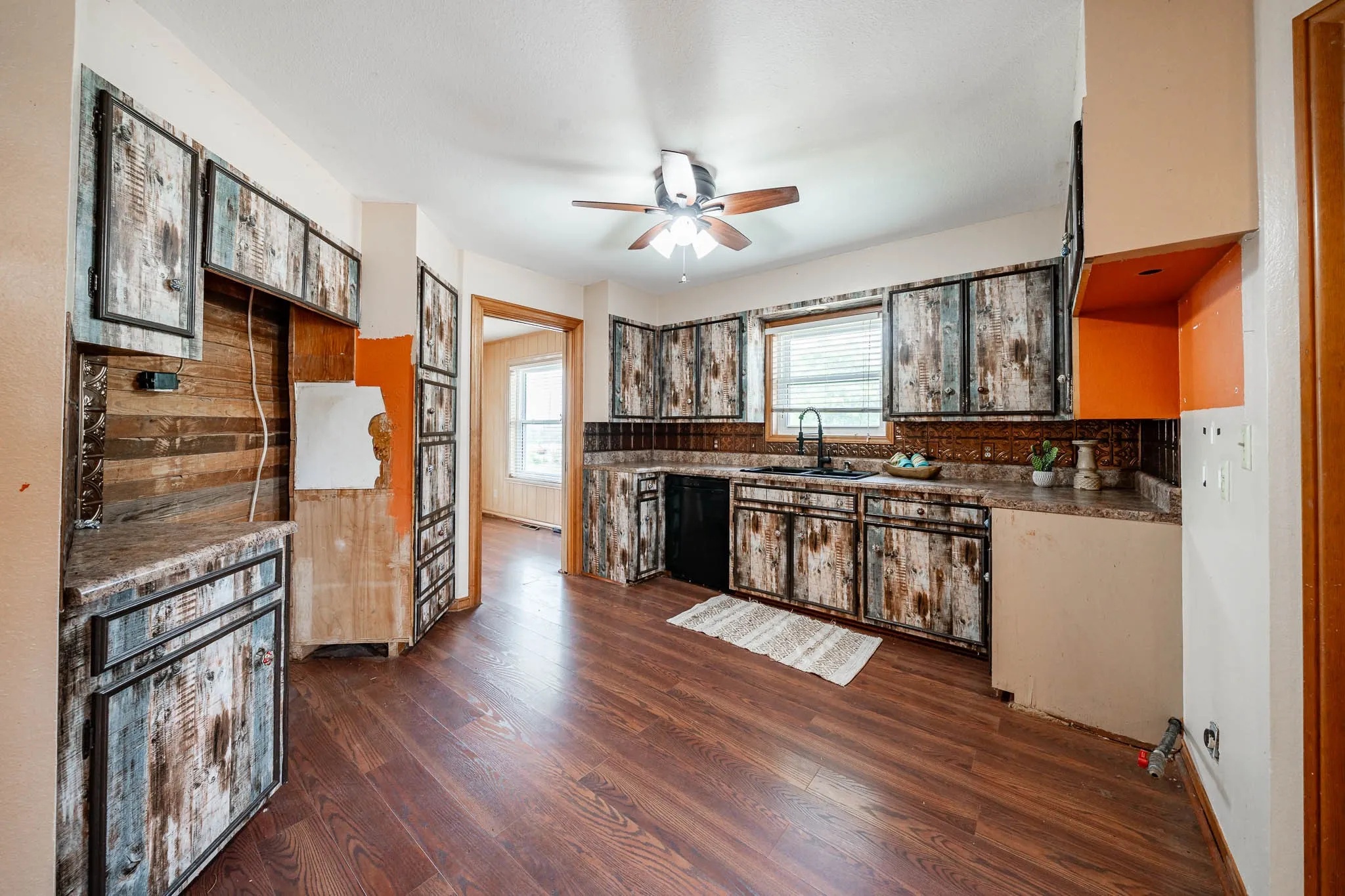 Single Family Residence For Sale in Baylor County , 1001 E Nevada, Seymour, Texas 76380, 3 Bedroom, 3 Bathroom, 2 Garage spaces, 2,359 Sqft, built in 1965, Preowned, mls#21257942, Real Estate Agent in Seymour, Homes For Sale in Baylor county, Homes For Sale in Seymour, Realtor in Seymour Texas, Real Estate Brokerage Independent Realty Texas, Luminita Cordes Realtor