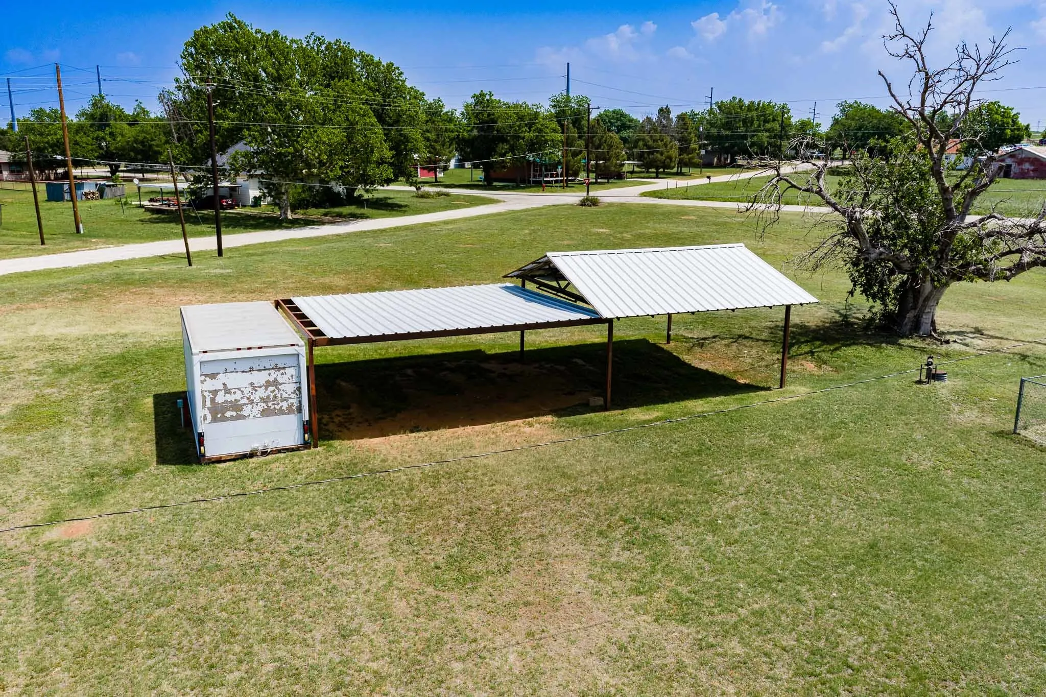 Single Family Residence For Sale in Baylor County , 1001 E Nevada, Seymour, Texas 76380, 3 Bedroom, 3 Bathroom, 2 Garage spaces, 2,359 Sqft, built in 1965, Preowned, mls#21257942, Real Estate Agent in Seymour, Homes For Sale in Baylor county, Homes For Sale in Seymour, Realtor in Seymour Texas, Real Estate Brokerage Independent Realty Texas, Luminita Cordes Realtor
