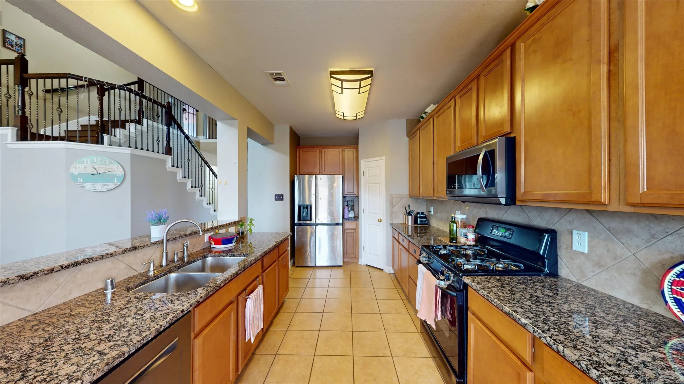 Single Family Residence For Sale in Tarrant County , 5848 Somerton Drive, Grand Prairie, Texas 75052, 4 Bedroom, 3 Bathroom, 3 Garage spaces, 3,063 Sqft, built in 2005, Preowned, mls#21258052, Real Estate Agent in Grand Prairie, Homes For Sale in Tarrant county, Homes For Sale in Grand Prairie, Realtor in Grand Prairie Texas, Real Estate Brokerage Independent Realty Texas, Luminita Cordes Realtor