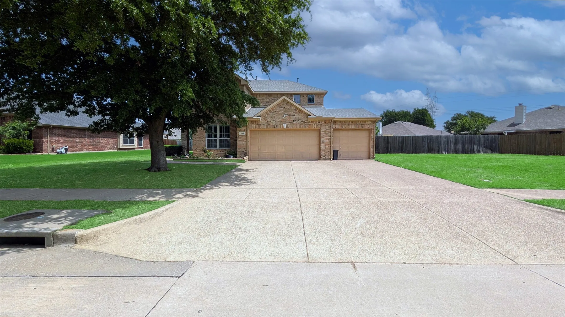 Single Family Residence For Sale in Tarrant County , 5848 Somerton Drive, Grand Prairie, Texas 75052, 4 Bedroom, 3 Bathroom, 3 Garage spaces, 3,063 Sqft, built in 2005, Preowned, mls#21258052, Real Estate Agent in Grand Prairie, Homes For Sale in Tarrant county, Homes For Sale in Grand Prairie, Realtor in Grand Prairie Texas, Real Estate Brokerage Independent Realty Texas, Luminita Cordes Realtor