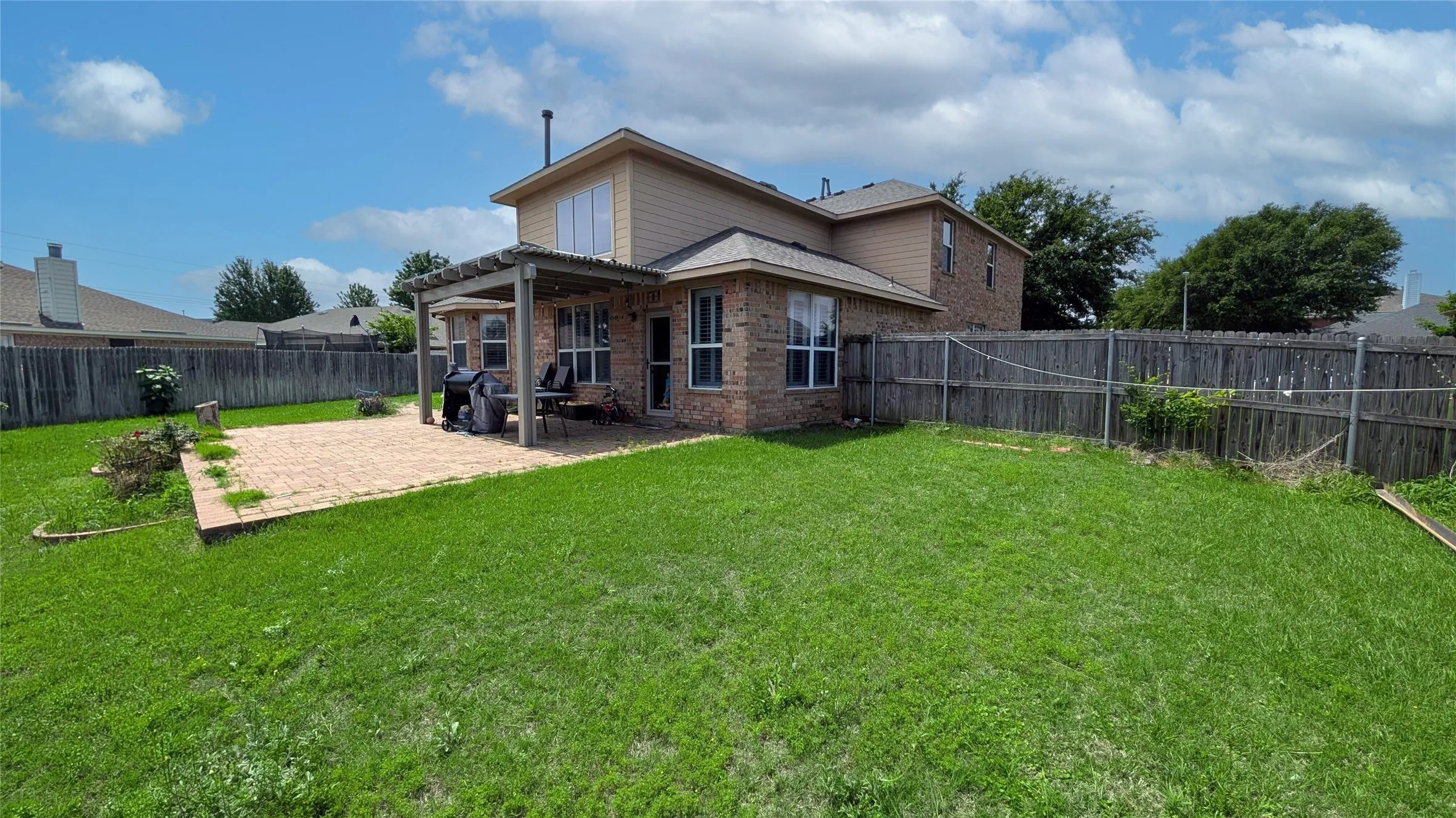 Single Family Residence For Sale in Tarrant County , 5848 Somerton Drive, Grand Prairie, Texas 75052, 4 Bedroom, 3 Bathroom, 3 Garage spaces, 3,063 Sqft, built in 2005, Preowned, mls#21258052, Real Estate Agent in Grand Prairie, Homes For Sale in Tarrant county, Homes For Sale in Grand Prairie, Realtor in Grand Prairie Texas, Real Estate Brokerage Independent Realty Texas, Luminita Cordes Realtor