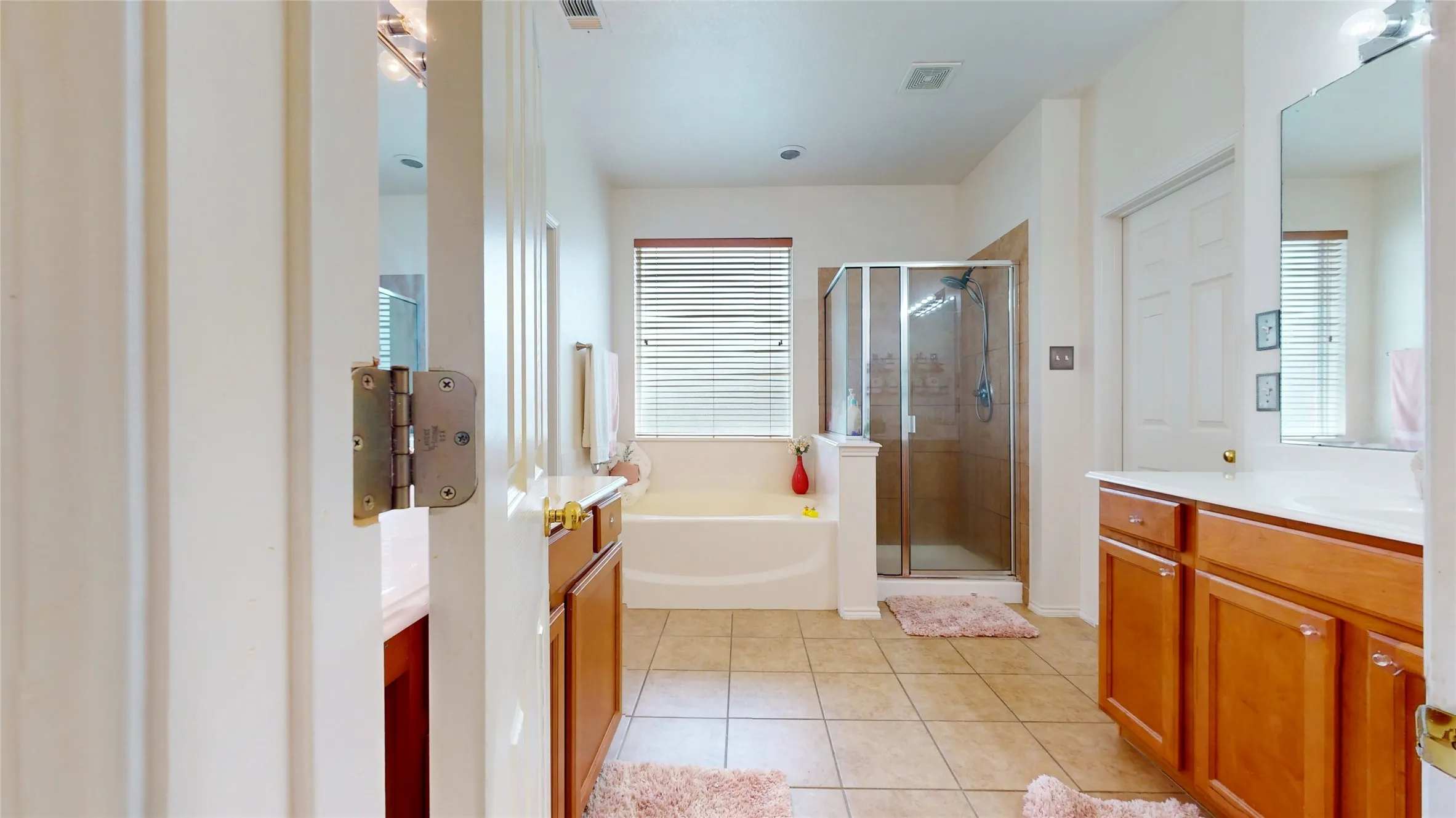 Single Family Residence For Sale in Tarrant County , 5848 Somerton Drive, Grand Prairie, Texas 75052, 4 Bedroom, 3 Bathroom, 3 Garage spaces, 3,063 Sqft, built in 2005, Preowned, mls#21258052, Real Estate Agent in Grand Prairie, Homes For Sale in Tarrant county, Homes For Sale in Grand Prairie, Realtor in Grand Prairie Texas, Real Estate Brokerage Independent Realty Texas, Luminita Cordes Realtor