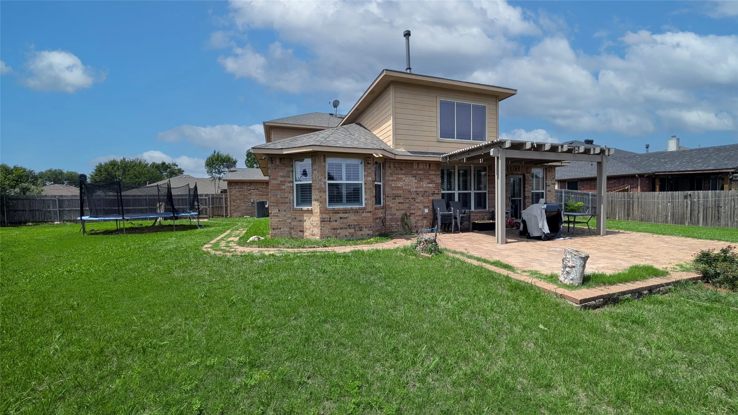 Single Family Residence For Sale in Tarrant County , 5848 Somerton Drive, Grand Prairie, Texas 75052, 4 Bedroom, 3 Bathroom, 3 Garage spaces, 3,063 Sqft, built in 2005, Preowned, mls#21258052, Real Estate Agent in Grand Prairie, Homes For Sale in Tarrant county, Homes For Sale in Grand Prairie, Realtor in Grand Prairie Texas, Real Estate Brokerage Independent Realty Texas, Luminita Cordes Realtor