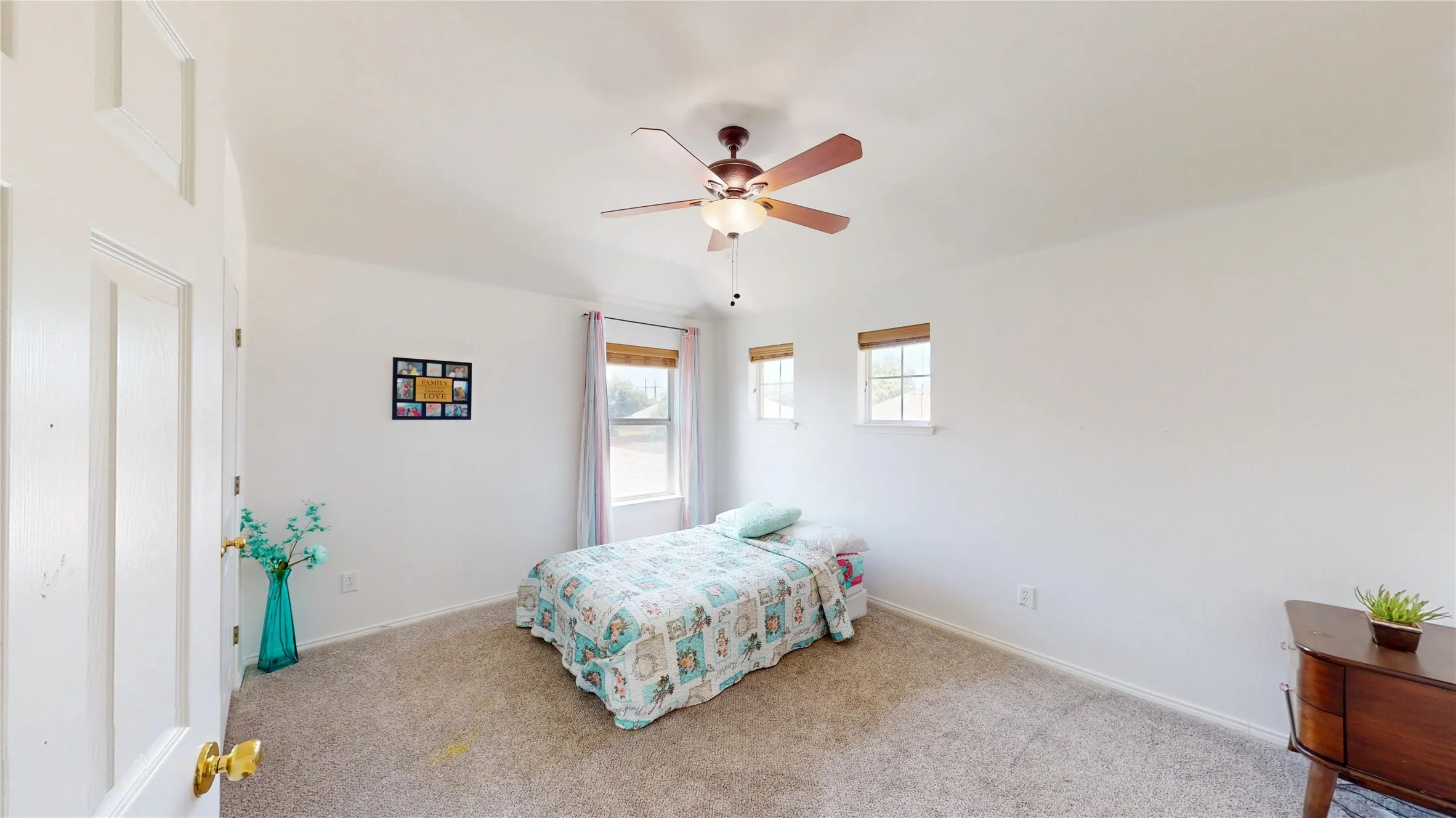 Single Family Residence For Sale in Tarrant County , 5848 Somerton Drive, Grand Prairie, Texas 75052, 4 Bedroom, 3 Bathroom, 3 Garage spaces, 3,063 Sqft, built in 2005, Preowned, mls#21258052, Real Estate Agent in Grand Prairie, Homes For Sale in Tarrant county, Homes For Sale in Grand Prairie, Realtor in Grand Prairie Texas, Real Estate Brokerage Independent Realty Texas, Luminita Cordes Realtor