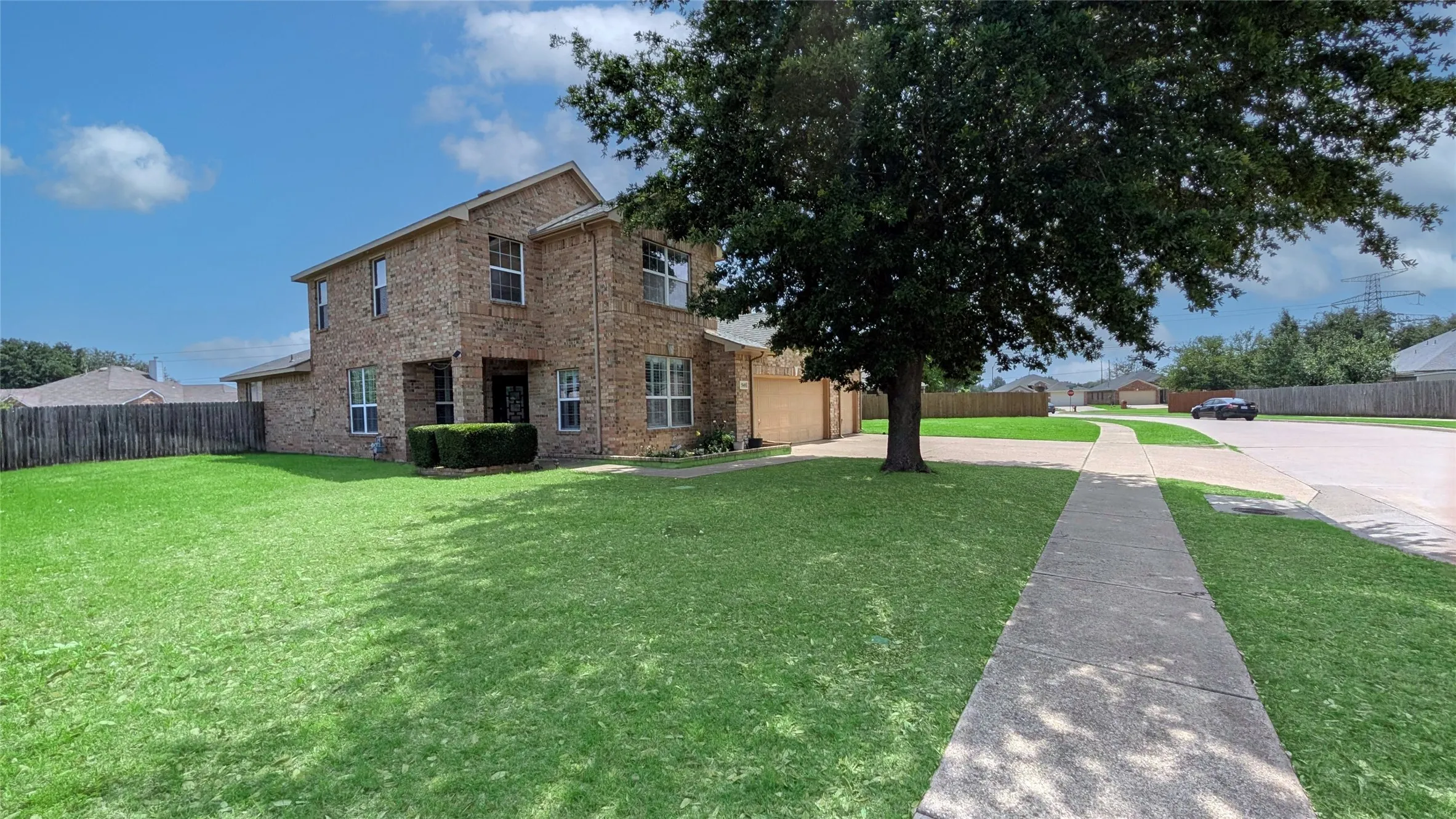 Single Family Residence For Sale in Tarrant County , 5848 Somerton Drive, Grand Prairie, Texas 75052, 4 Bedroom, 3 Bathroom, 3 Garage spaces, 3,063 Sqft, built in 2005, Preowned, mls#21258052, Real Estate Agent in Grand Prairie, Homes For Sale in Tarrant county, Homes For Sale in Grand Prairie, Realtor in Grand Prairie Texas, Real Estate Brokerage Independent Realty Texas, Luminita Cordes Realtor