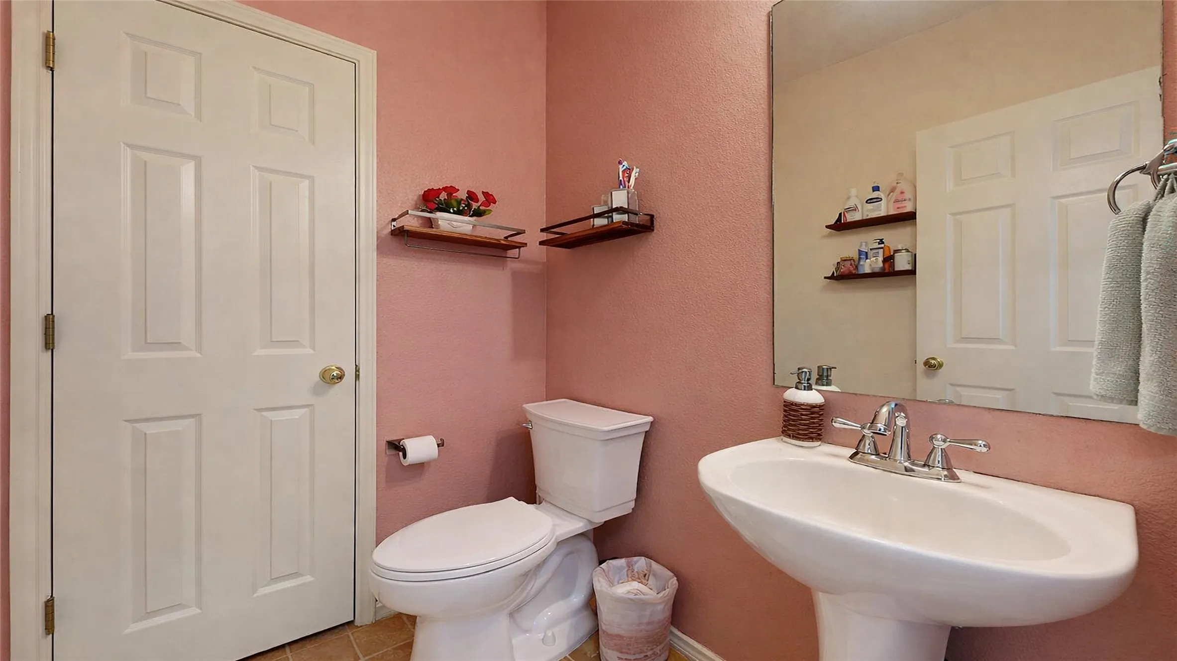 Single Family Residence For Sale in Tarrant County , 5848 Somerton Drive, Grand Prairie, Texas 75052, 4 Bedroom, 3 Bathroom, 3 Garage spaces, 3,063 Sqft, built in 2005, Preowned, mls#21258052, Real Estate Agent in Grand Prairie, Homes For Sale in Tarrant county, Homes For Sale in Grand Prairie, Realtor in Grand Prairie Texas, Real Estate Brokerage Independent Realty Texas, Luminita Cordes Realtor
