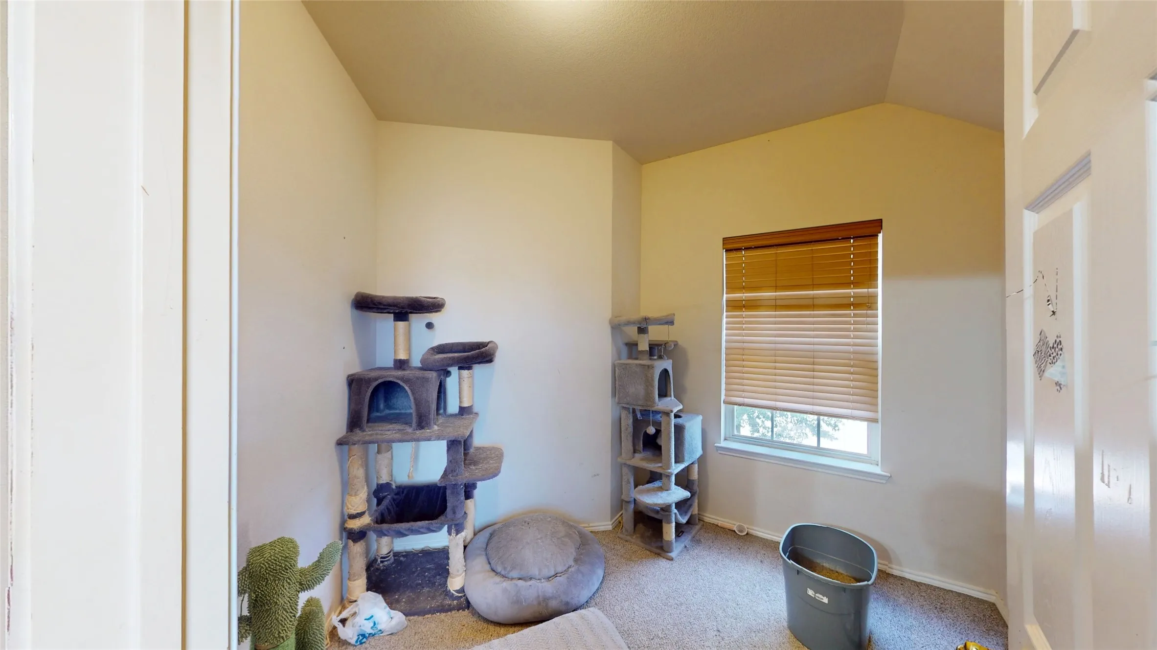 Single Family Residence For Sale in Tarrant County , 5848 Somerton Drive, Grand Prairie, Texas 75052, 4 Bedroom, 3 Bathroom, 3 Garage spaces, 3,063 Sqft, built in 2005, Preowned, mls#21258052, Real Estate Agent in Grand Prairie, Homes For Sale in Tarrant county, Homes For Sale in Grand Prairie, Realtor in Grand Prairie Texas, Real Estate Brokerage Independent Realty Texas, Luminita Cordes Realtor