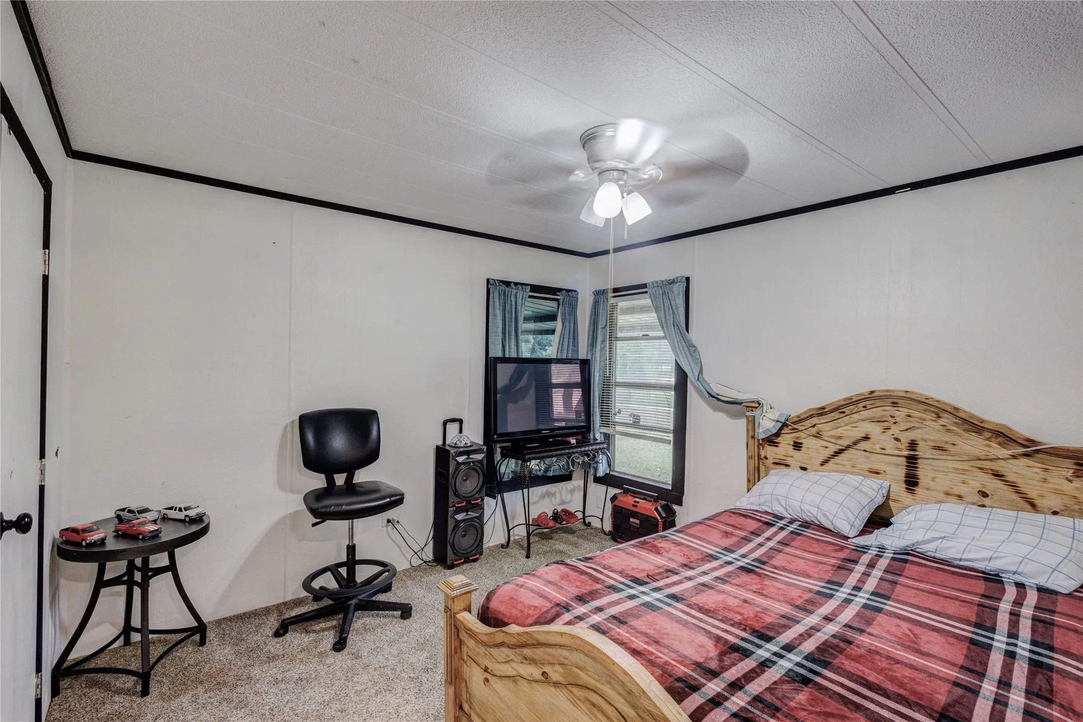 Manufactured Home For Sale in Johnson County , 5716 Thousand Oaks Drive, Joshua, Texas 76058, 3 Bedroom, 2 Bathroom, Garage spaces, 1,344 Sqft, built in 1974, Preowned, Price $308,000, mls#21256059, Real Estate Agent in Joshua, Homes For Sale in Johnson county, Homes For Sale in Joshua, Realtor in Joshua Texas, Real Estate Brokerage Independent Realty Texas, Luminita Cordes Realtor