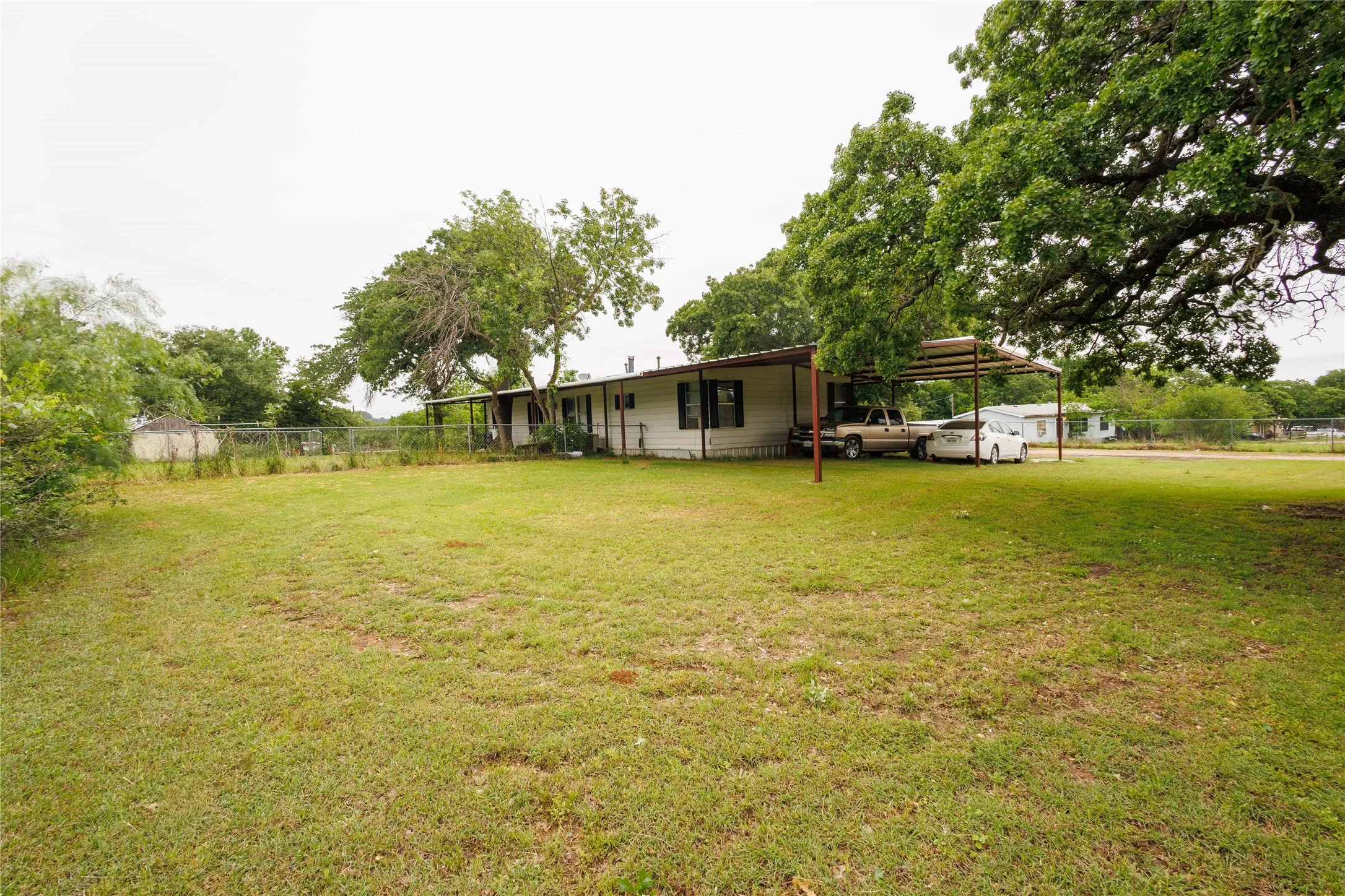 Manufactured Home For Sale in Johnson County , 5716 Thousand Oaks Drive, Joshua, Texas 76058, 3 Bedroom, 2 Bathroom, Garage spaces, 1,344 Sqft, built in 1974, Preowned, Price $308,000, mls#21256059, Real Estate Agent in Joshua, Homes For Sale in Johnson county, Homes For Sale in Joshua, Realtor in Joshua Texas, Real Estate Brokerage Independent Realty Texas, Luminita Cordes Realtor