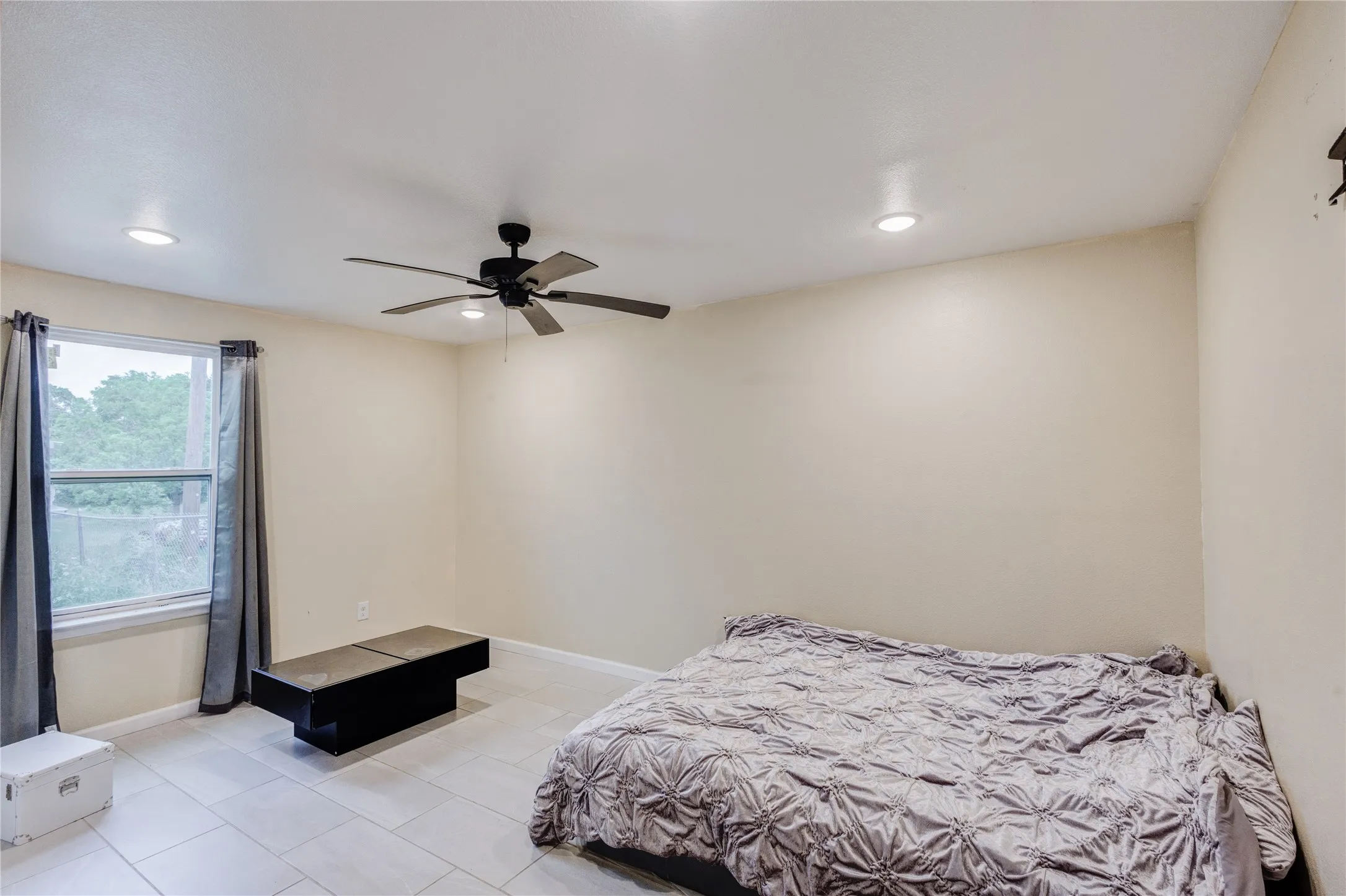 Manufactured Home For Sale in Johnson County , 5716 Thousand Oaks Drive, Joshua, Texas 76058, 3 Bedroom, 2 Bathroom, Garage spaces, 1,344 Sqft, built in 1974, Preowned, Price $308,000, mls#21256059, Real Estate Agent in Joshua, Homes For Sale in Johnson county, Homes For Sale in Joshua, Realtor in Joshua Texas, Real Estate Brokerage Independent Realty Texas, Luminita Cordes Realtor