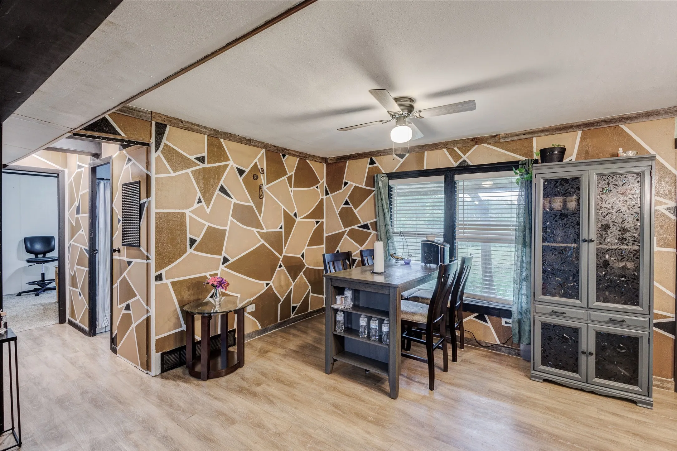Manufactured Home For Sale in Johnson County , 5716 Thousand Oaks Drive, Joshua, Texas 76058, 3 Bedroom, 2 Bathroom, Garage spaces, 1,344 Sqft, built in 1974, Preowned, Price $308,000, mls#21256059, Real Estate Agent in Joshua, Homes For Sale in Johnson county, Homes For Sale in Joshua, Realtor in Joshua Texas, Real Estate Brokerage Independent Realty Texas, Luminita Cordes Realtor