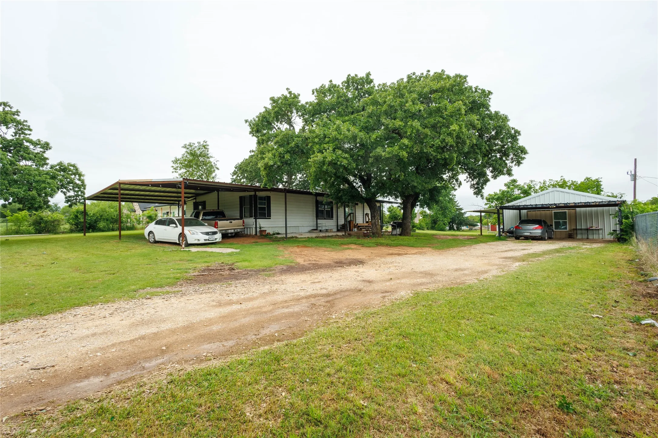 Manufactured Home For Sale in Johnson County , 5716 Thousand Oaks Drive, Joshua, Texas 76058, 3 Bedroom, 2 Bathroom, Garage spaces, 1,344 Sqft, built in 1974, Preowned, Price $308,000, mls#21256059, Real Estate Agent in Joshua, Homes For Sale in Johnson county, Homes For Sale in Joshua, Realtor in Joshua Texas, Real Estate Brokerage Independent Realty Texas, Luminita Cordes Realtor