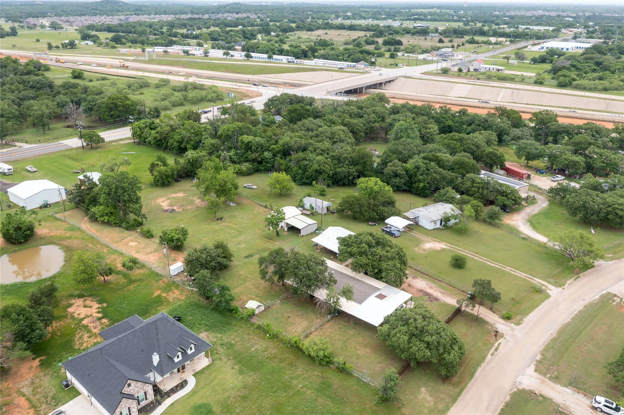 Manufactured Home For Sale in Johnson County , 5716 Thousand Oaks Drive, Joshua, Texas 76058, 3 Bedroom, 2 Bathroom, Garage spaces, 1,344 Sqft, built in 1974, Preowned, Price $308,000, mls#21256059, Real Estate Agent in Joshua, Homes For Sale in Johnson county, Homes For Sale in Joshua, Realtor in Joshua Texas, Real Estate Brokerage Independent Realty Texas, Luminita Cordes Realtor