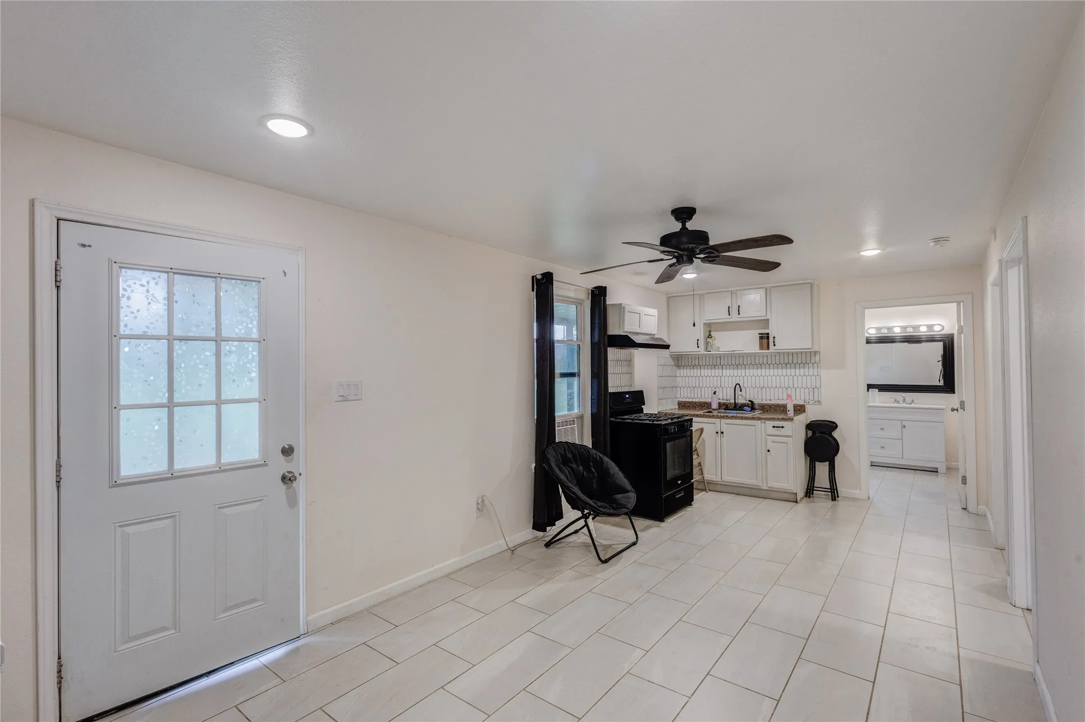Manufactured Home For Sale in Johnson County , 5716 Thousand Oaks Drive, Joshua, Texas 76058, 3 Bedroom, 2 Bathroom, Garage spaces, 1,344 Sqft, built in 1974, Preowned, Price $308,000, mls#21256059, Real Estate Agent in Joshua, Homes For Sale in Johnson county, Homes For Sale in Joshua, Realtor in Joshua Texas, Real Estate Brokerage Independent Realty Texas, Luminita Cordes Realtor