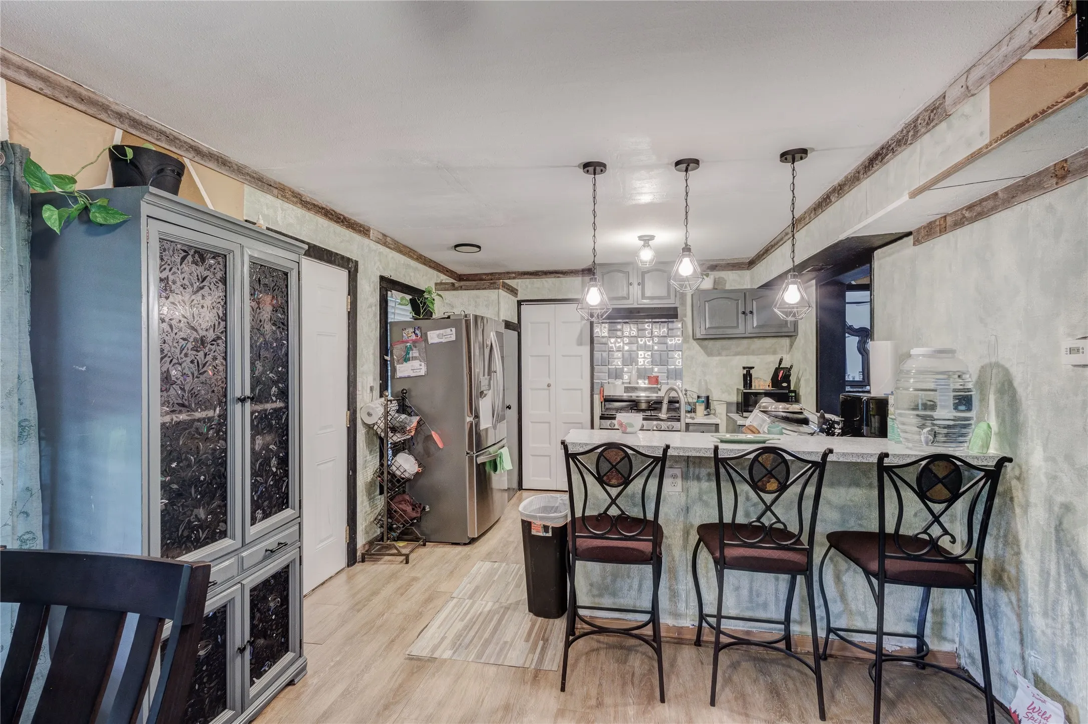 Manufactured Home For Sale in Johnson County , 5716 Thousand Oaks Drive, Joshua, Texas 76058, 3 Bedroom, 2 Bathroom, Garage spaces, 1,344 Sqft, built in 1974, Preowned, Price $308,000, mls#21256059, Real Estate Agent in Joshua, Homes For Sale in Johnson county, Homes For Sale in Joshua, Realtor in Joshua Texas, Real Estate Brokerage Independent Realty Texas, Luminita Cordes Realtor