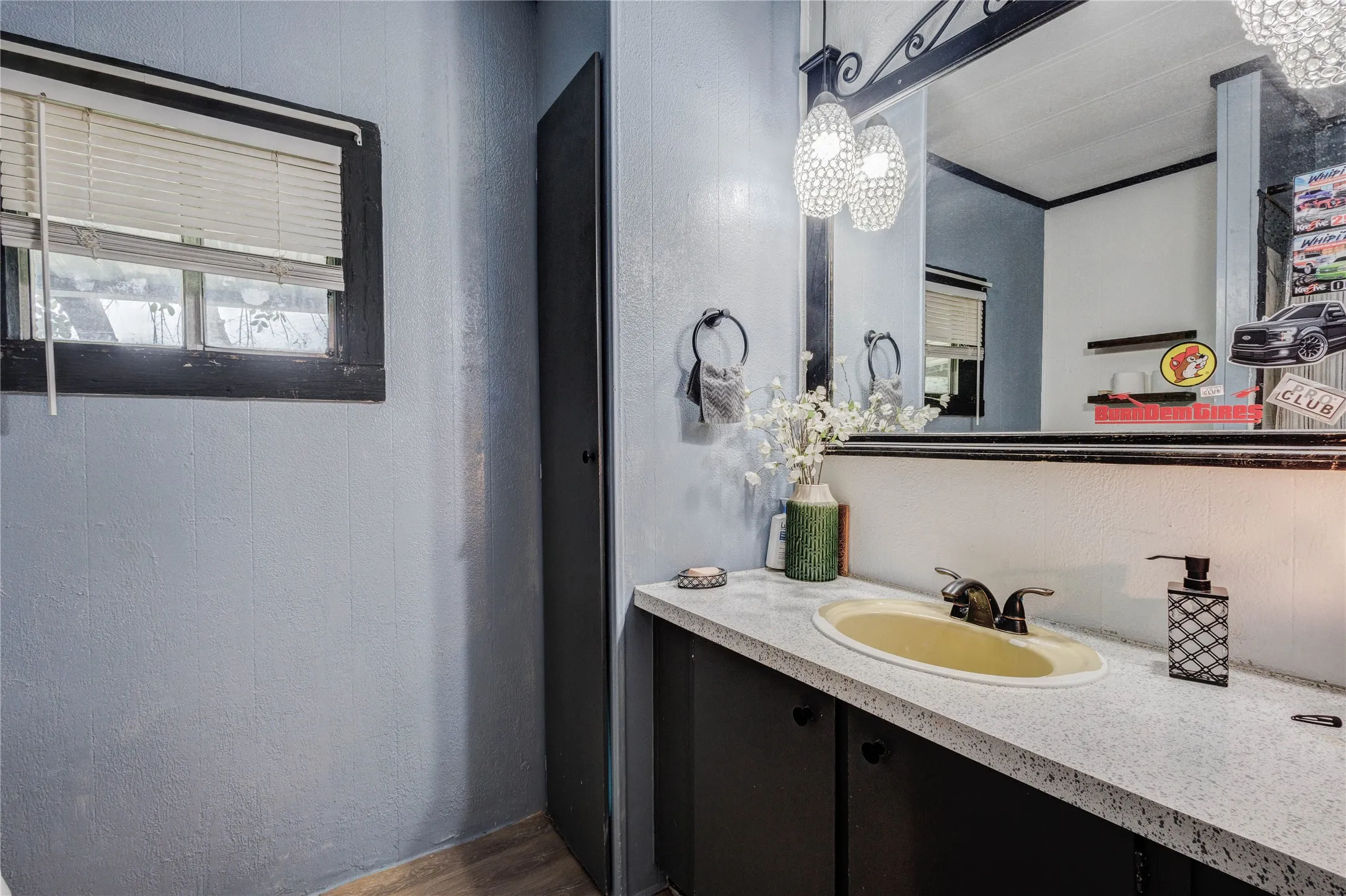 Manufactured Home For Sale in Johnson County , 5716 Thousand Oaks Drive, Joshua, Texas 76058, 3 Bedroom, 2 Bathroom, Garage spaces, 1,344 Sqft, built in 1974, Preowned, Price $308,000, mls#21256059, Real Estate Agent in Joshua, Homes For Sale in Johnson county, Homes For Sale in Joshua, Realtor in Joshua Texas, Real Estate Brokerage Independent Realty Texas, Luminita Cordes Realtor