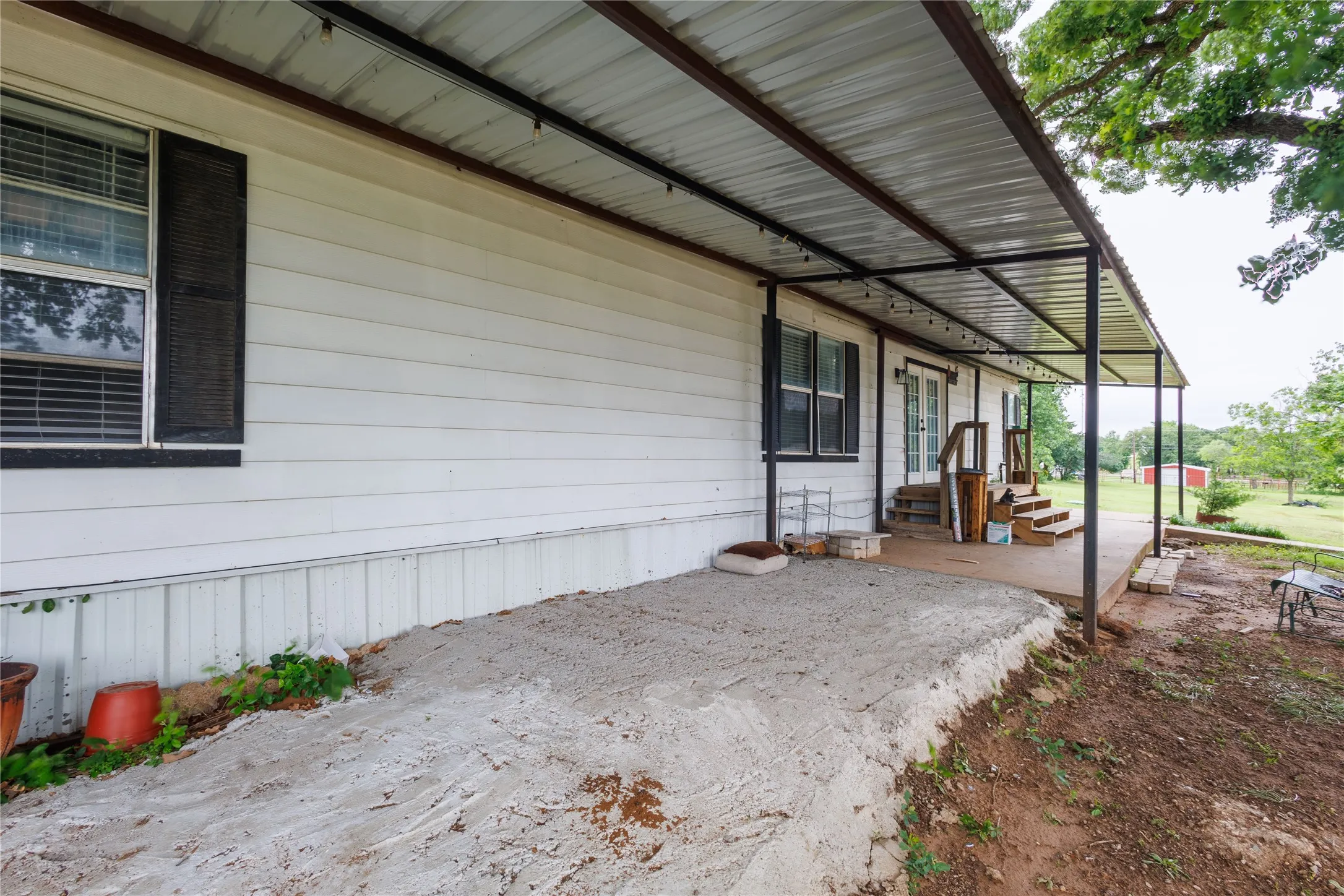 Manufactured Home For Sale in Johnson County , 5716 Thousand Oaks Drive, Joshua, Texas 76058, 3 Bedroom, 2 Bathroom, Garage spaces, 1,344 Sqft, built in 1974, Preowned, Price $308,000, mls#21256059, Real Estate Agent in Joshua, Homes For Sale in Johnson county, Homes For Sale in Joshua, Realtor in Joshua Texas, Real Estate Brokerage Independent Realty Texas, Luminita Cordes Realtor