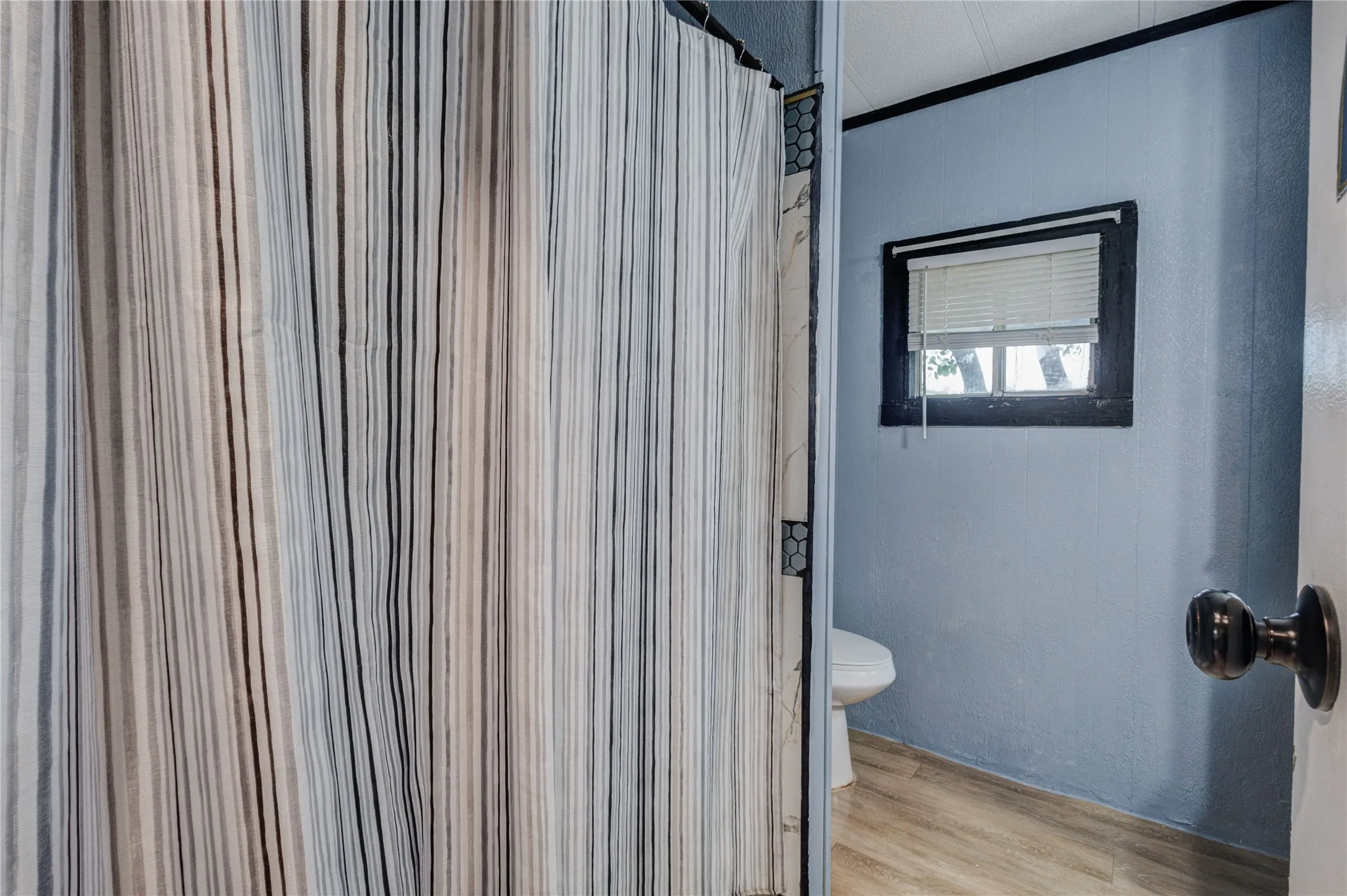 Manufactured Home For Sale in Johnson County , 5716 Thousand Oaks Drive, Joshua, Texas 76058, 3 Bedroom, 2 Bathroom, Garage spaces, 1,344 Sqft, built in 1974, Preowned, Price $308,000, mls#21256059, Real Estate Agent in Joshua, Homes For Sale in Johnson county, Homes For Sale in Joshua, Realtor in Joshua Texas, Real Estate Brokerage Independent Realty Texas, Luminita Cordes Realtor