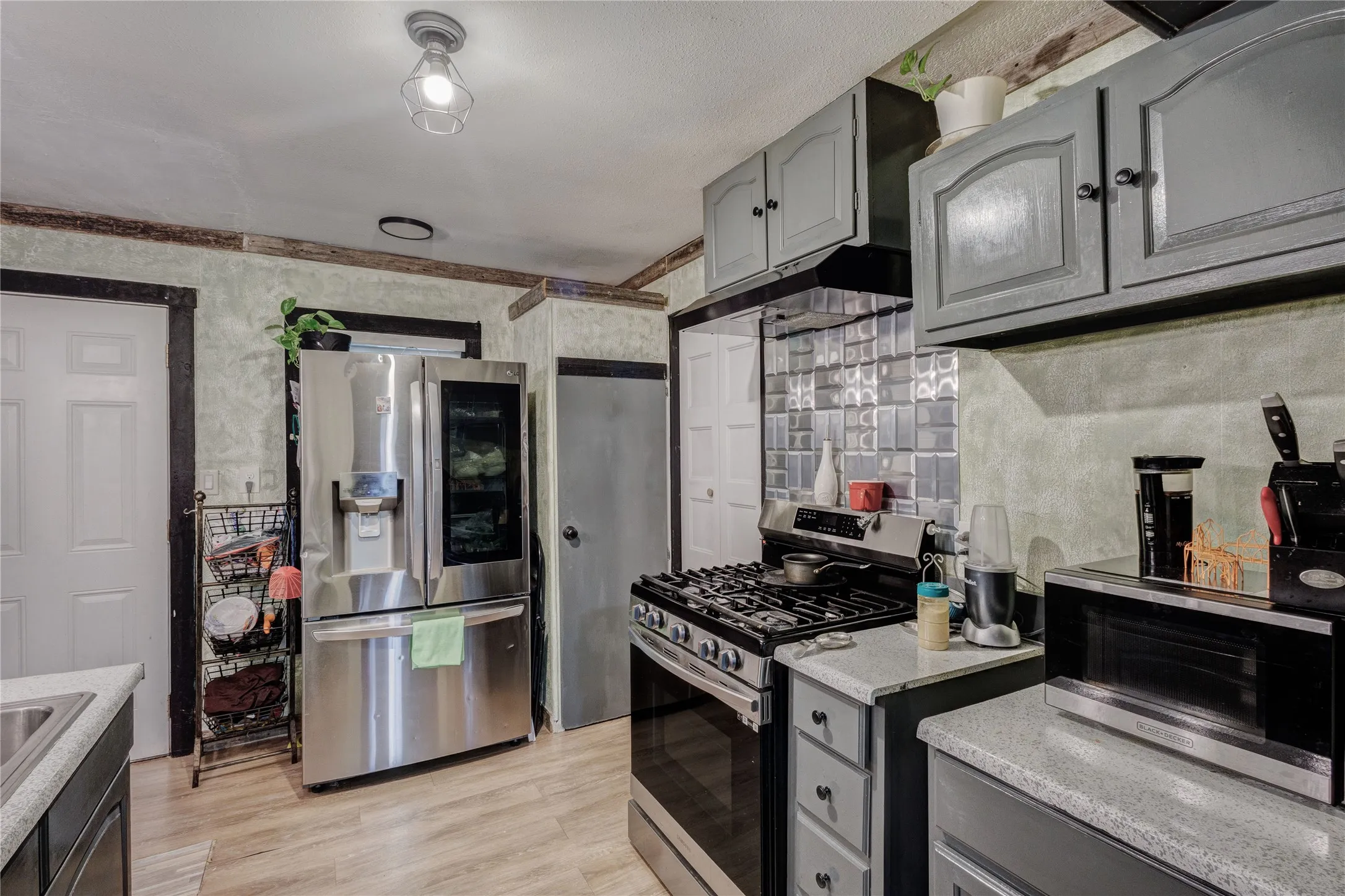 Manufactured Home For Sale in Johnson County , 5716 Thousand Oaks Drive, Joshua, Texas 76058, 3 Bedroom, 2 Bathroom, Garage spaces, 1,344 Sqft, built in 1974, Preowned, Price $308,000, mls#21256059, Real Estate Agent in Joshua, Homes For Sale in Johnson county, Homes For Sale in Joshua, Realtor in Joshua Texas, Real Estate Brokerage Independent Realty Texas, Luminita Cordes Realtor