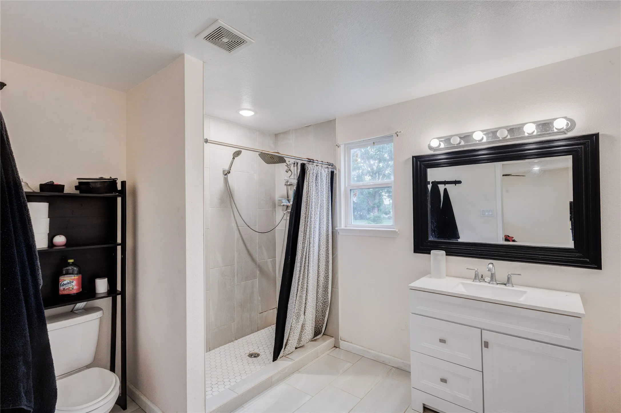 Manufactured Home For Sale in Johnson County , 5716 Thousand Oaks Drive, Joshua, Texas 76058, 3 Bedroom, 2 Bathroom, Garage spaces, 1,344 Sqft, built in 1974, Preowned, Price $308,000, mls#21256059, Real Estate Agent in Joshua, Homes For Sale in Johnson county, Homes For Sale in Joshua, Realtor in Joshua Texas, Real Estate Brokerage Independent Realty Texas, Luminita Cordes Realtor