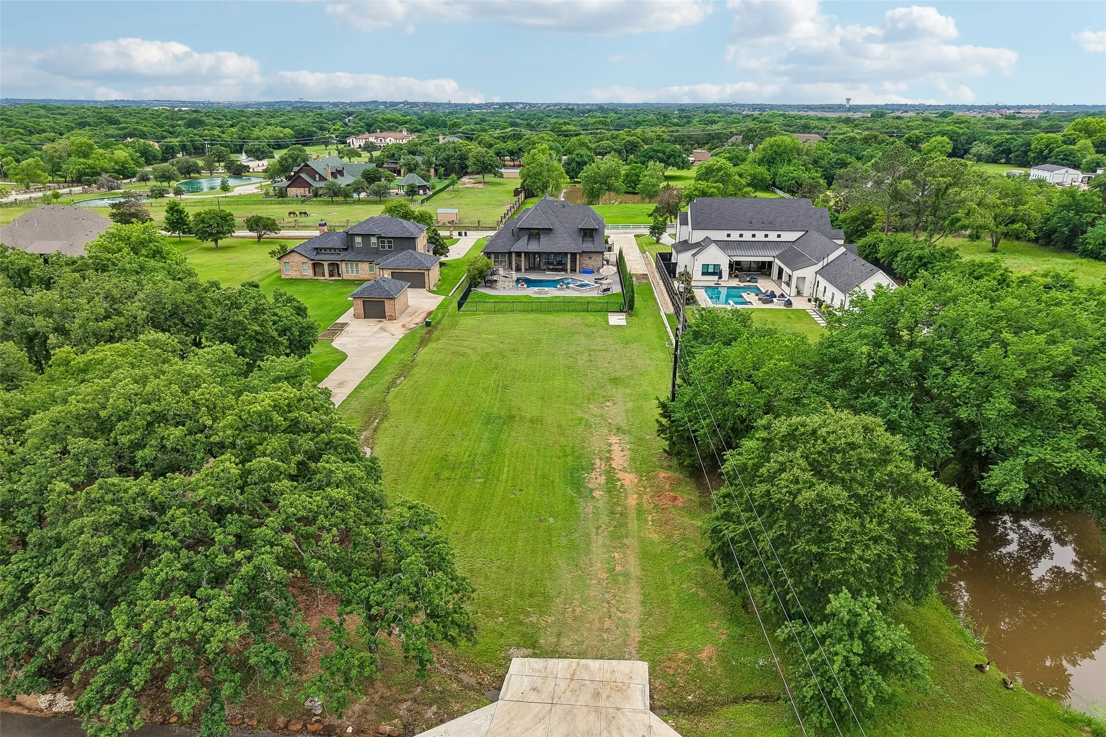 Single Family Residence For Sale in Tarrant County , 1657 Florence Road, Keller, Texas 76262, 4 Bedroom, 6 Bathroom, 2 Garage spaces, 4,345 Sqft, built in 2018, Preowned, mls#21246642, Real Estate Agent in Keller, Homes For Sale in Tarrant county, Homes For Sale in Keller, Realtor in Keller Texas, Real Estate Brokerage Independent Realty Texas, Luminita Cordes Realtor