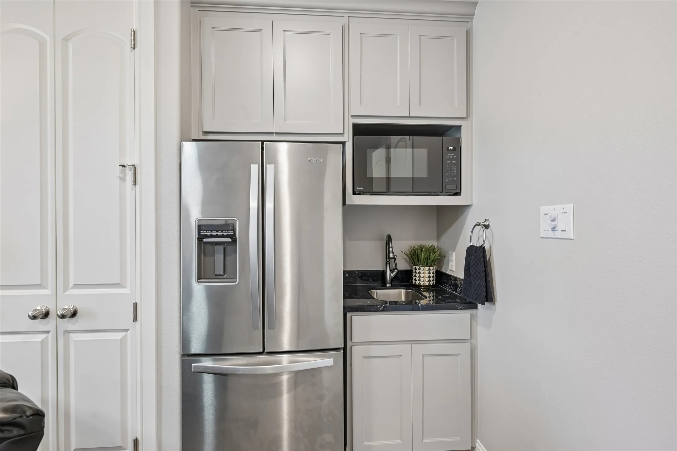 Single Family Residence For Sale in Tarrant County , 1657 Florence Road, Keller, Texas 76262, 4 Bedroom, 6 Bathroom, 2 Garage spaces, 4,345 Sqft, built in 2018, Preowned, mls#21246642, Real Estate Agent in Keller, Homes For Sale in Tarrant county, Homes For Sale in Keller, Realtor in Keller Texas, Real Estate Brokerage Independent Realty Texas, Luminita Cordes Realtor