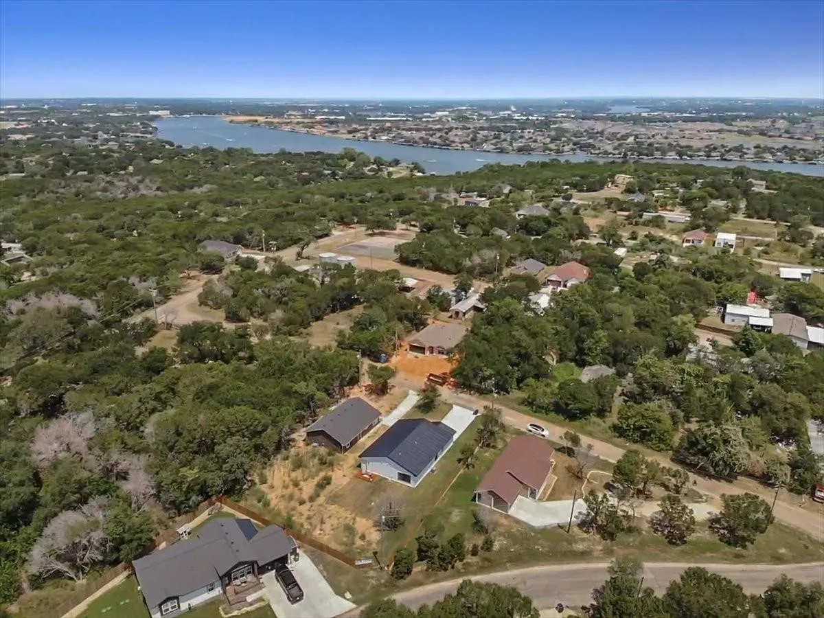 Single Family Residence For Sale in Hood County , 3612 Broken Bow Drive, Granbury, Texas 76048, 3 Bedrooms, 2 Bathrooms, 2 Garage spaces, 1,541 Sqft, built in 2025, New Construction - Complete, Price $349,800, mls#21258152, Real Estate Agent in Granbury, Homes For Sale in Hood county, Homes For Sale in Granbury, Realtor in Granbury Texas, Real Estate Brokerage Independent Realty Texas, Luminita Cordes Realtor