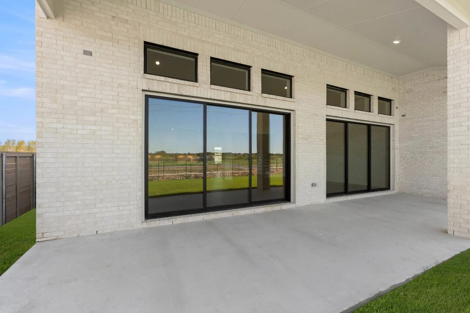 9016 Dovetail-Patio-1