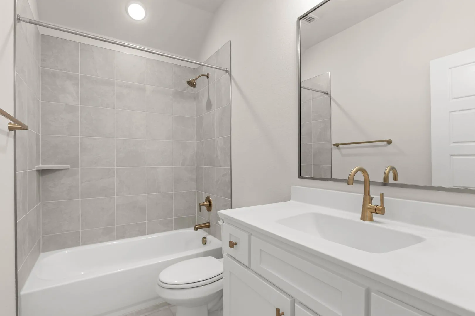 9016 Dovetail-Bathroom-1