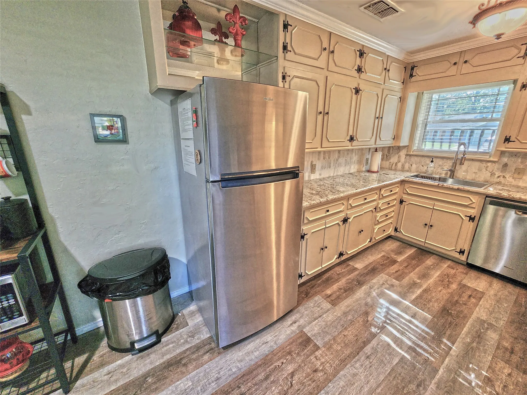 Single Family Residence For Sale in Henderson County , 542 Wildewood Drive, Chandler, Texas 75758, 3 Bedrooms, 2 Bathrooms, Garage spaces, 2,100 Sqft, built in 1977, Price $495,000, mls#21256590, Real Estate Agent in Chandler, Homes For Sale in Henderson county, Homes For Sale in Chandler, Realtor in Chandler Texas, Real Estate Brokerage Independent Realty Texas, Luminita Cordes Realtor