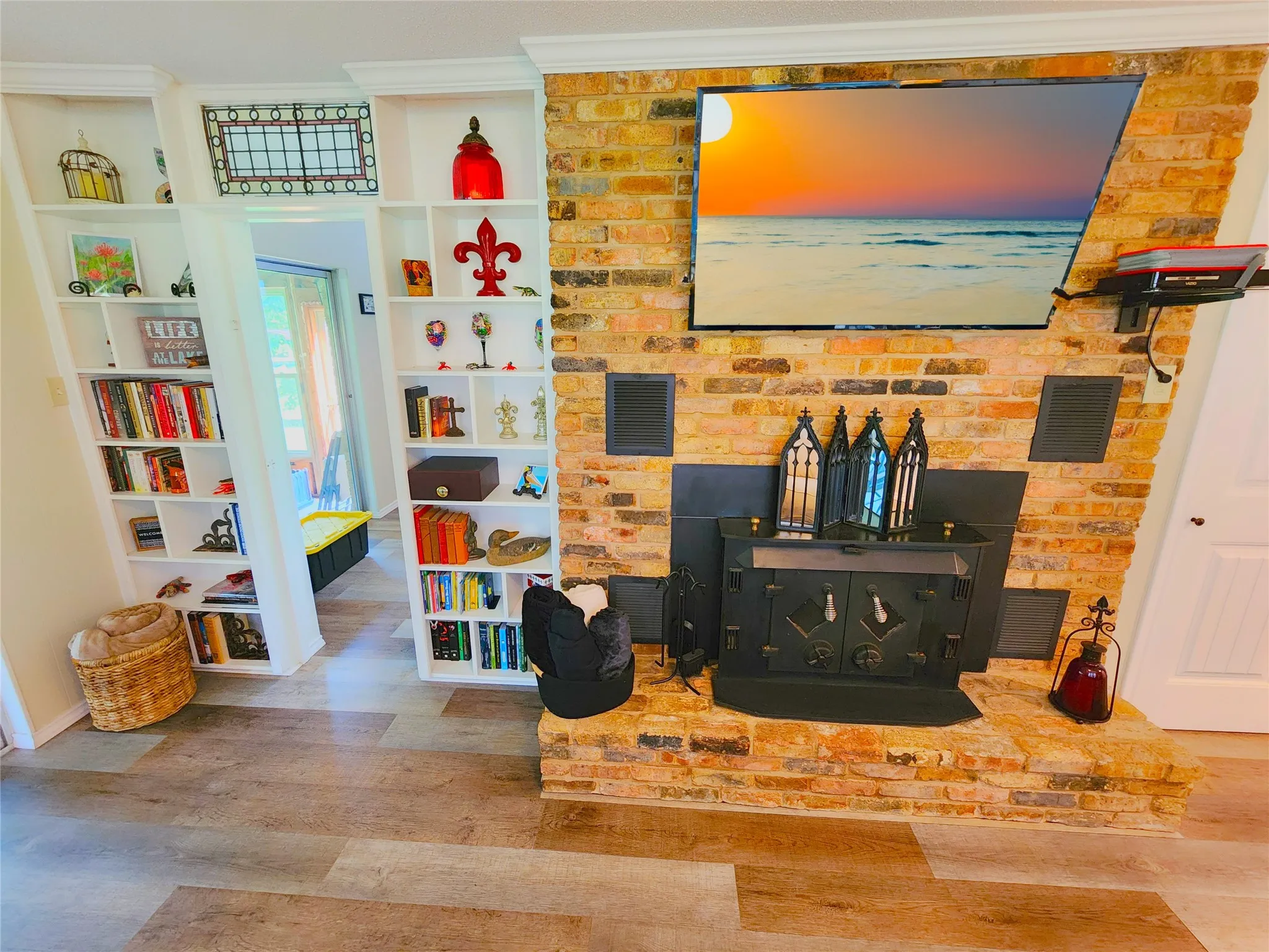 Single Family Residence For Sale in Henderson County , 542 Wildewood Drive, Chandler, Texas 75758, 3 Bedrooms, 2 Bathrooms, Garage spaces, 2,100 Sqft, built in 1977, Price $495,000, mls#21256590, Real Estate Agent in Chandler, Homes For Sale in Henderson county, Homes For Sale in Chandler, Realtor in Chandler Texas, Real Estate Brokerage Independent Realty Texas, Luminita Cordes Realtor