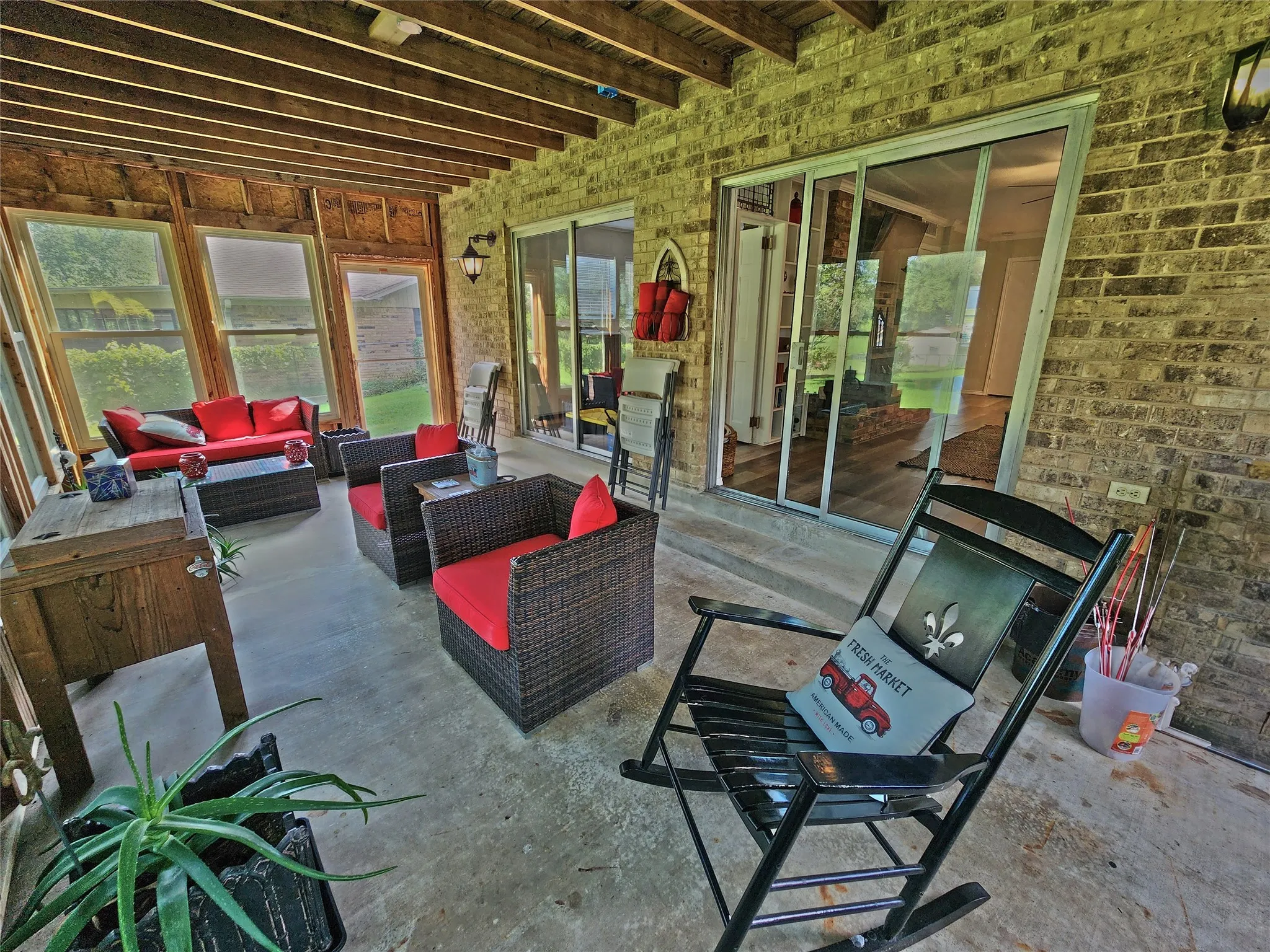 Single Family Residence For Sale in Henderson County , 542 Wildewood Drive, Chandler, Texas 75758, 3 Bedrooms, 2 Bathrooms, Garage spaces, 2,100 Sqft, built in 1977, Price $495,000, mls#21256590, Real Estate Agent in Chandler, Homes For Sale in Henderson county, Homes For Sale in Chandler, Realtor in Chandler Texas, Real Estate Brokerage Independent Realty Texas, Luminita Cordes Realtor