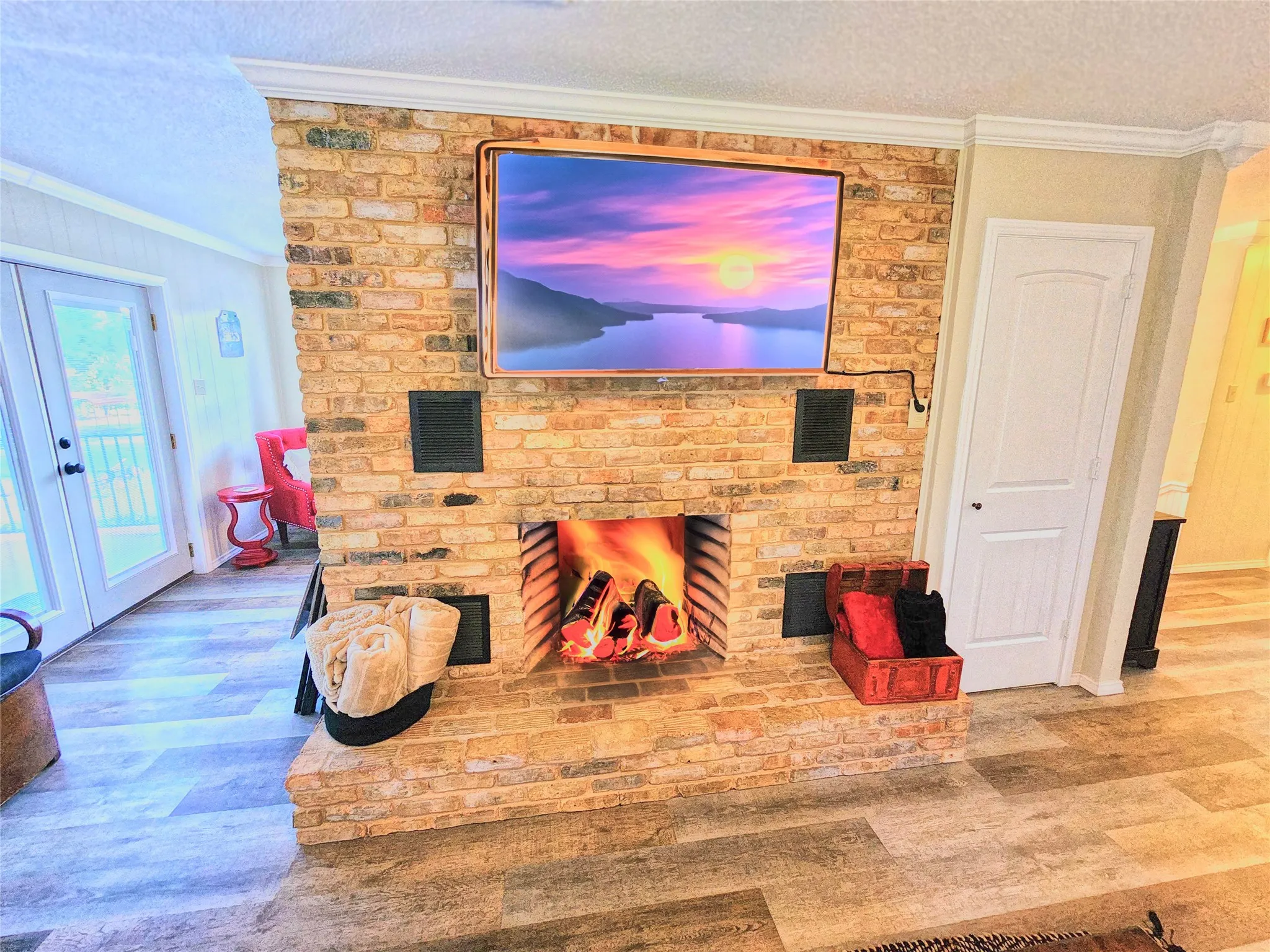 Single Family Residence For Sale in Henderson County , 542 Wildewood Drive, Chandler, Texas 75758, 3 Bedrooms, 2 Bathrooms, Garage spaces, 2,100 Sqft, built in 1977, Price $495,000, mls#21256590, Real Estate Agent in Chandler, Homes For Sale in Henderson county, Homes For Sale in Chandler, Realtor in Chandler Texas, Real Estate Brokerage Independent Realty Texas, Luminita Cordes Realtor