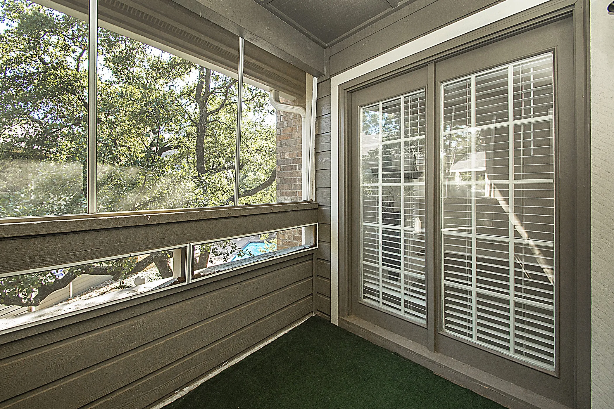 Enclosed sun room