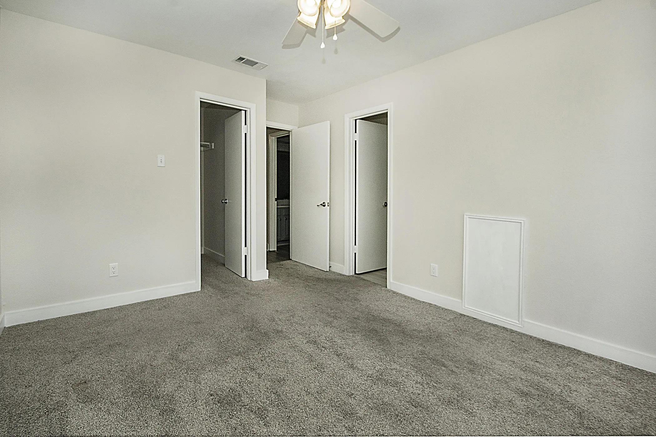 Condominium For Sale in Tarrant County , 1104 Riverchase Lane 204, Arlington, Texas 76011, 2 Bedroom, 2 Bathroom, Garage spaces, 939 Sqft, built in 1983, mls#21258171, Real Estate Agent in Arlington, Homes For Sale in Tarrant county, Homes For Sale in Arlington, Realtor in Arlington Texas, Real Estate Brokerage Independent Realty Texas, Luminita Cordes Realtor